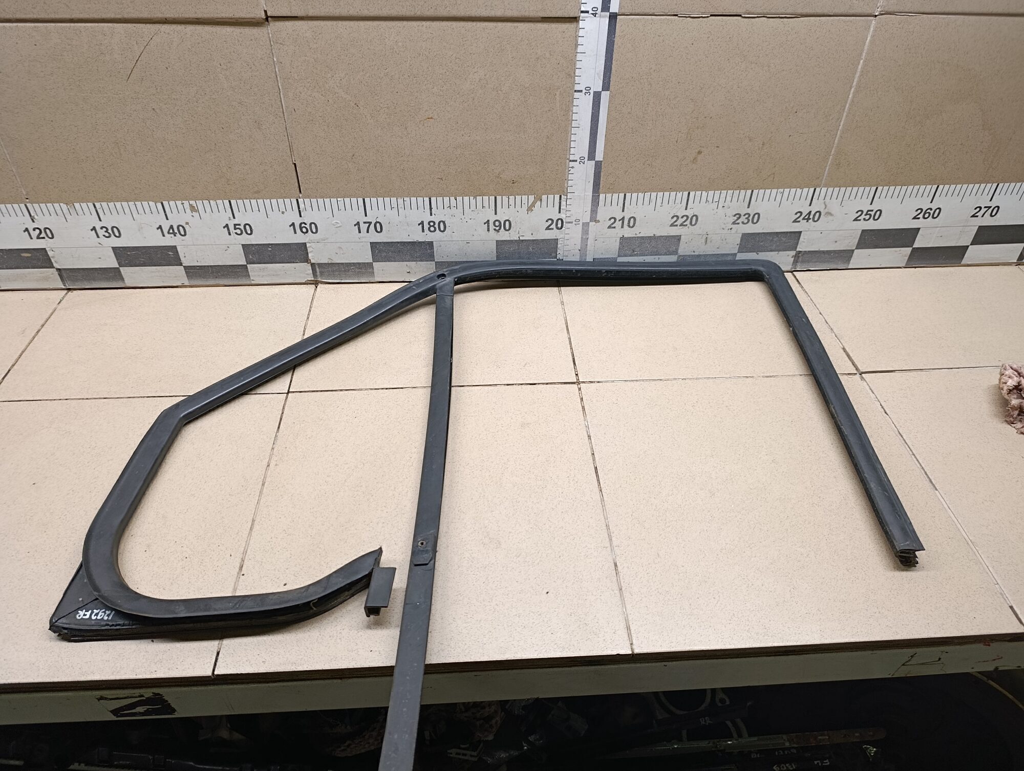 Уплотнитель стекла двери FORD Transit/Tourneo Connect 2002-2013