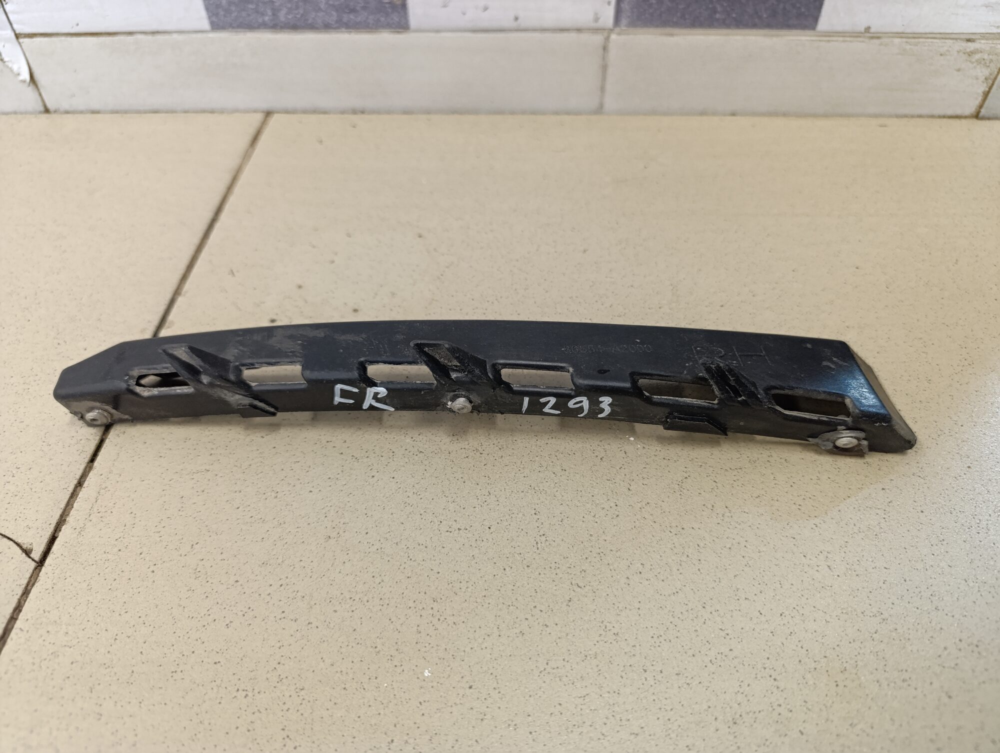 Кронштейн переднего бампера правый KIA Ceed 2012>