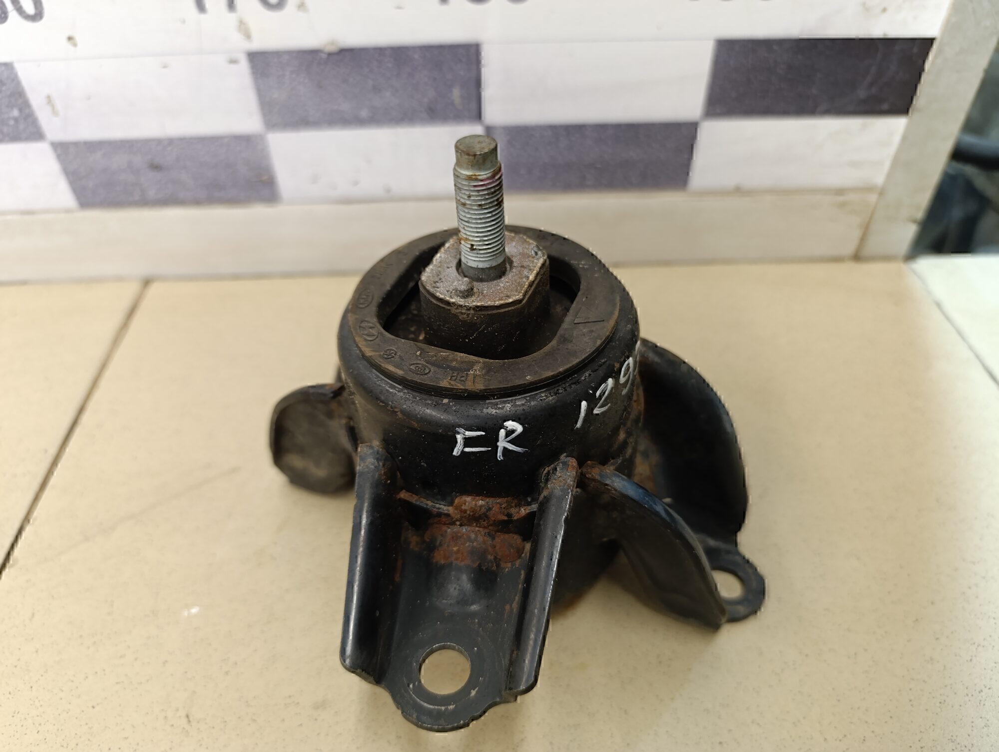 Опора двигателя правая KIA Ceed 2012>