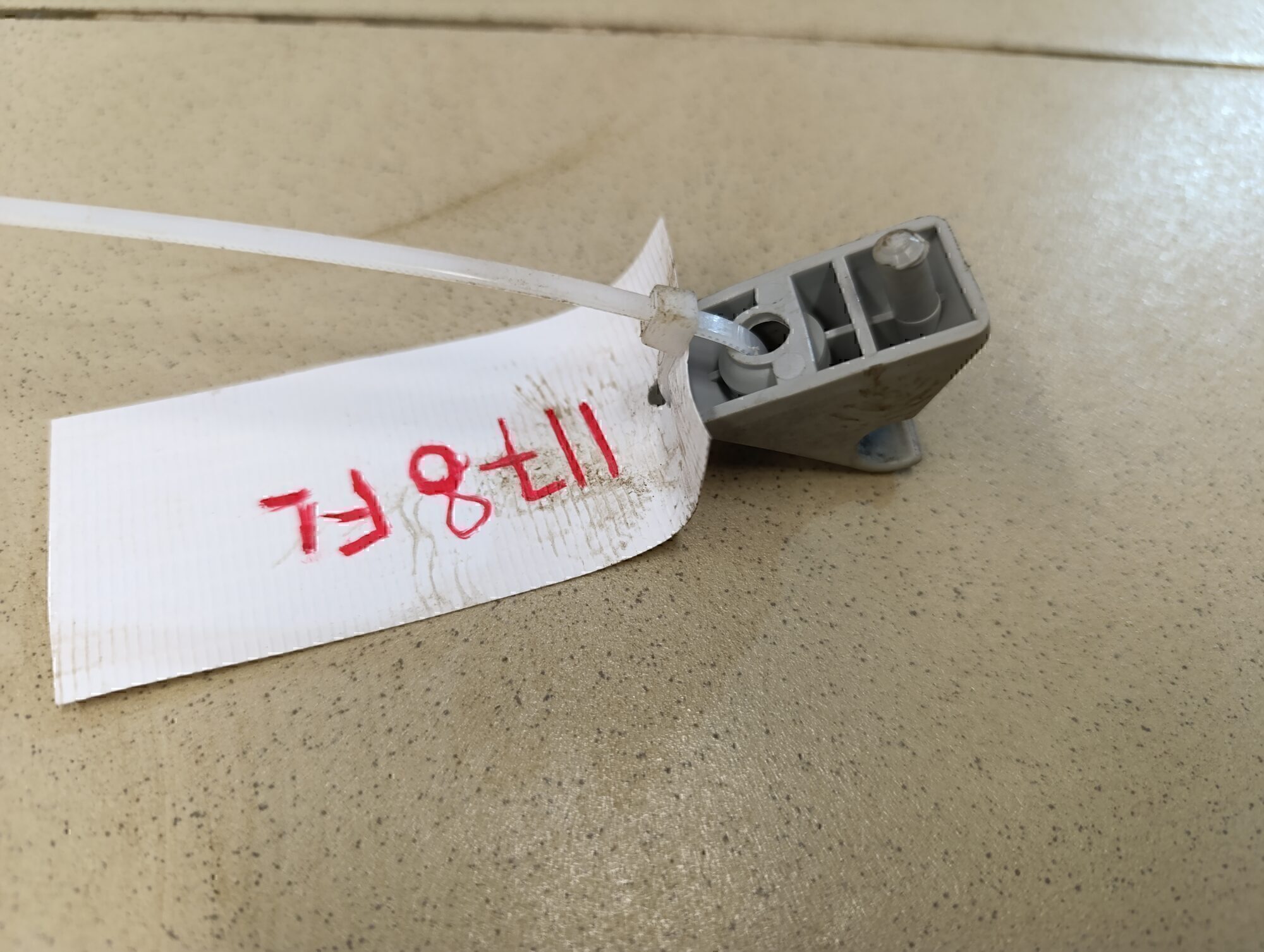 Крючок солнцезащитного козырька KIA Spectra 2001-2011