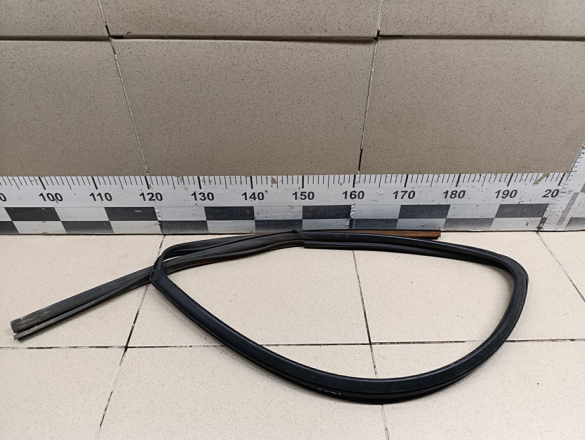 Уплотнитель стекла двери FORD Ranger 2006-2012