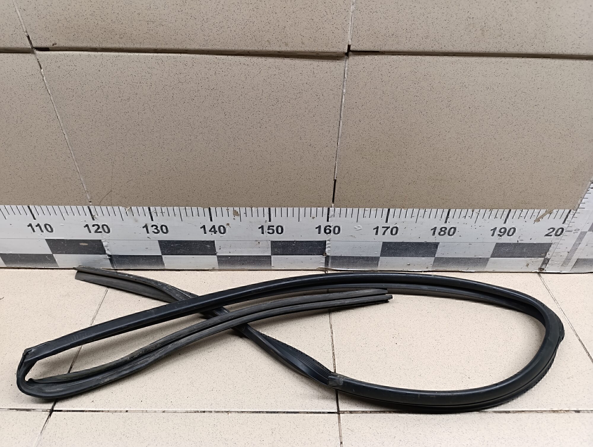 Уплотнитель стекла двери FORD Ranger 2006-2012