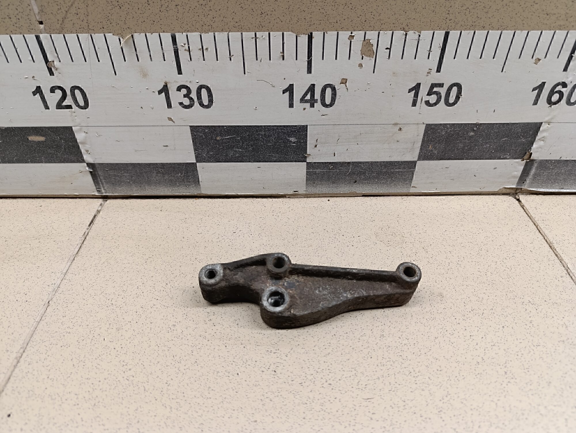 Кронштейн генератора FORD Focus II 2005-2008