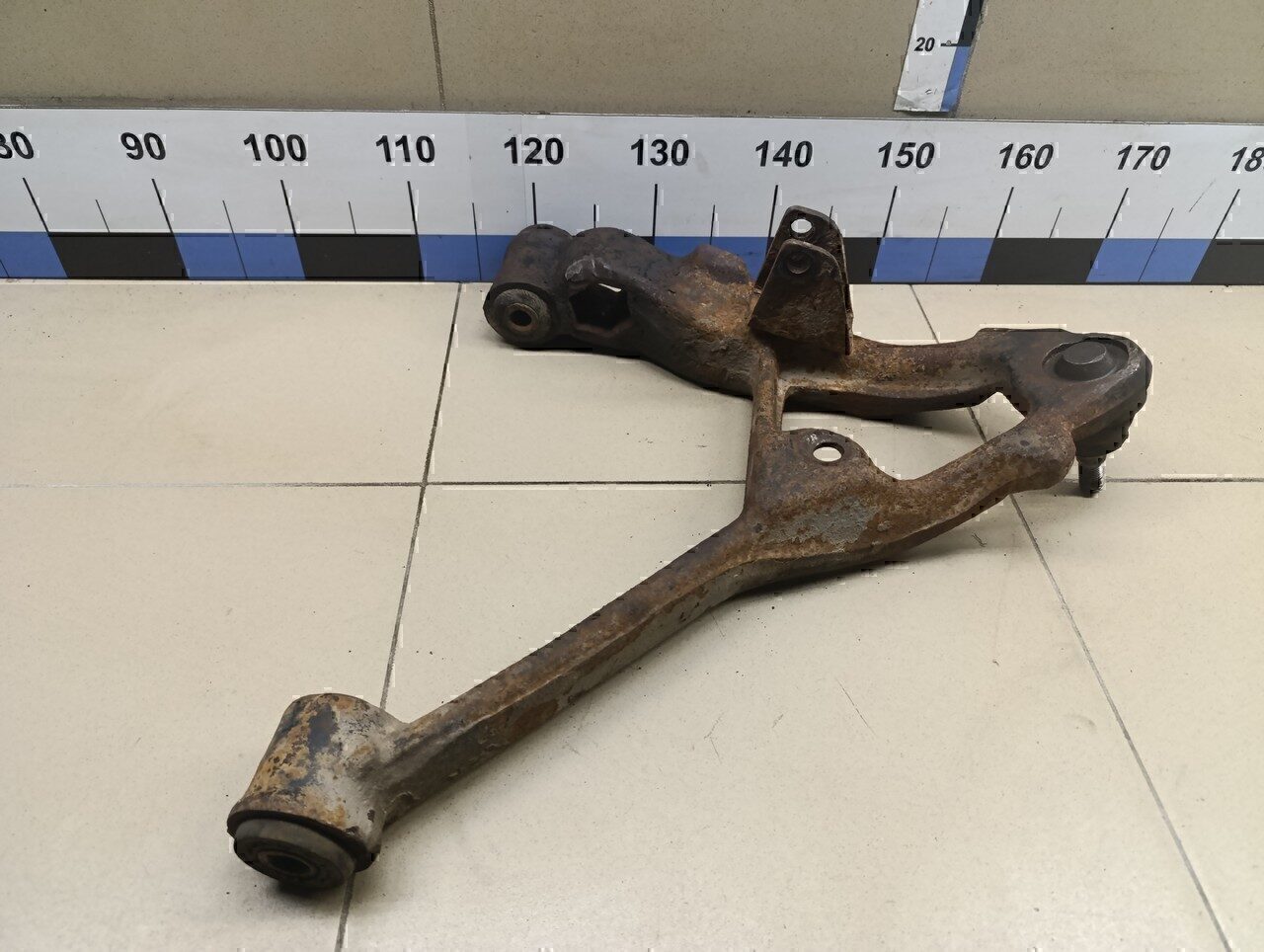 Рычаг передний нижний левый Hummer H2