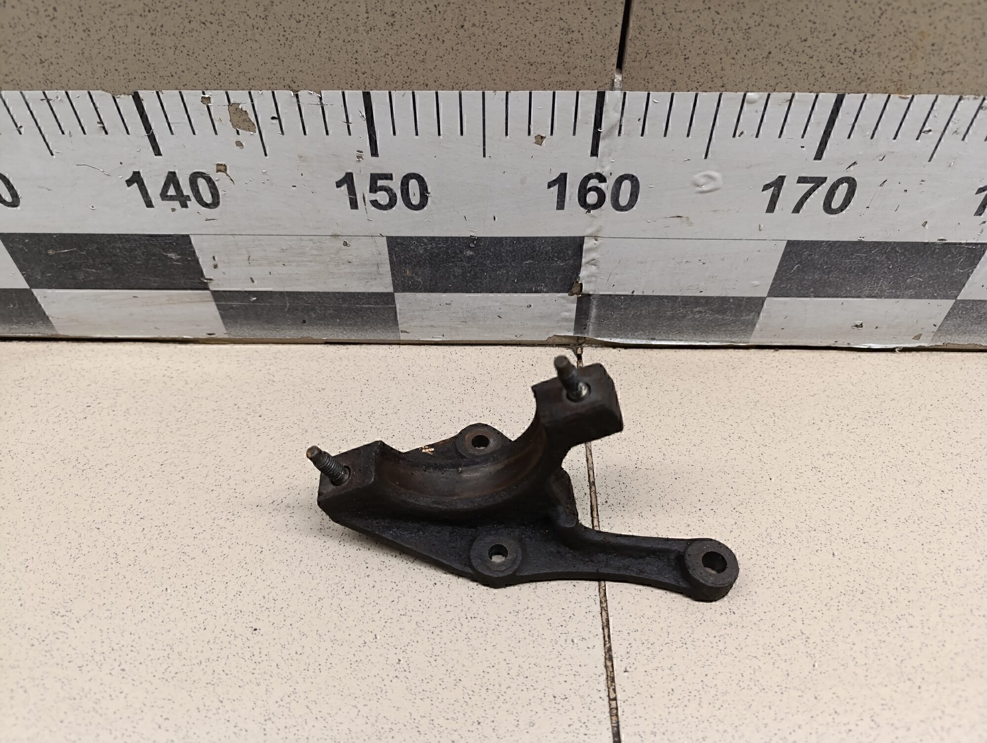 Кронштейн промежуточного вала FORD Fiesta 1995-2000