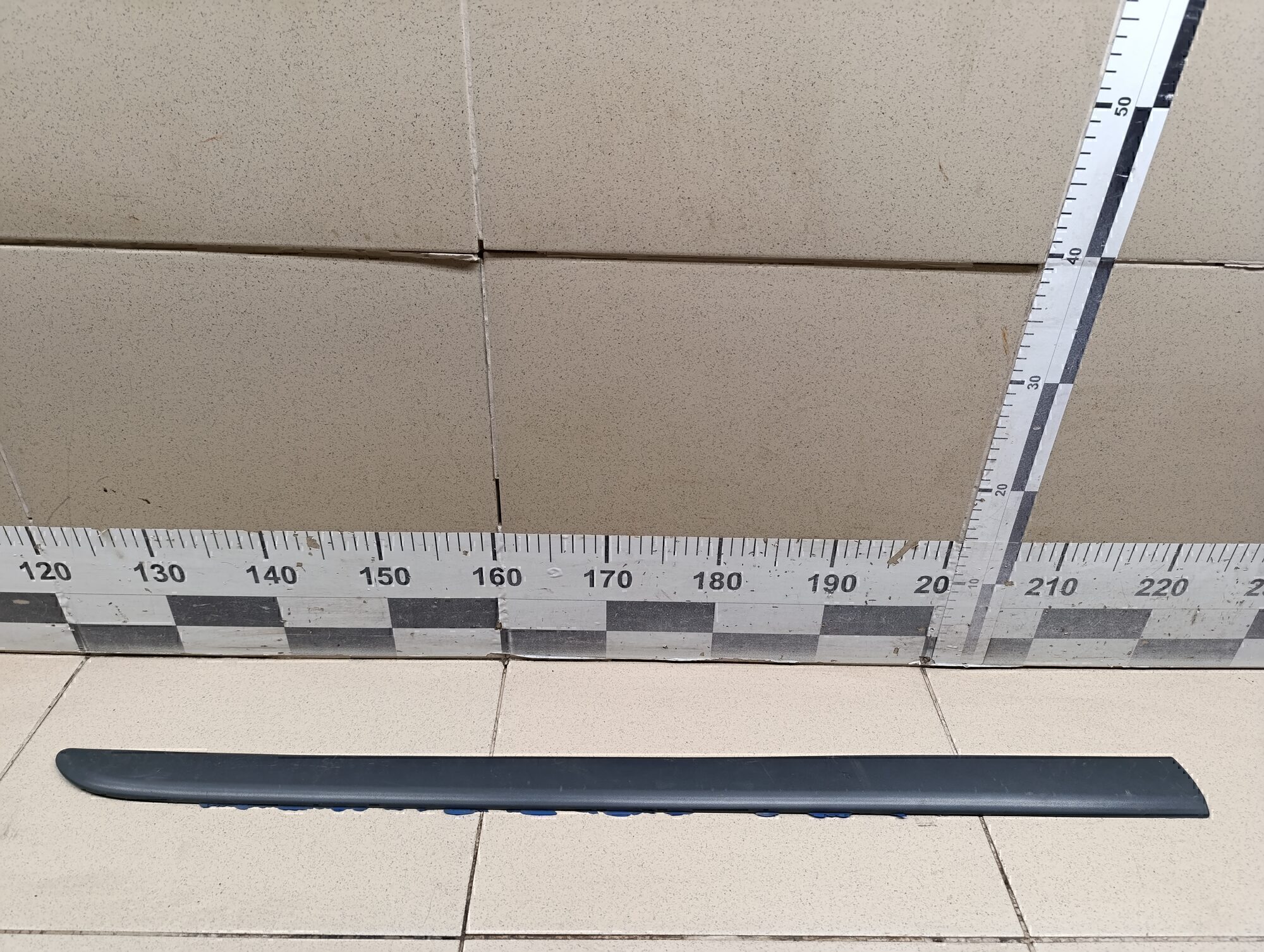 Молдинг передней правой двери SKODA Fabia 2007-2015