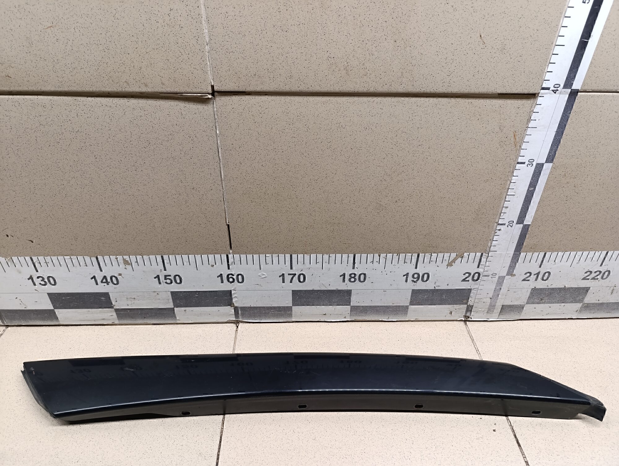 Накладка лобового стекла левая SKODA Fabia 2007-2015