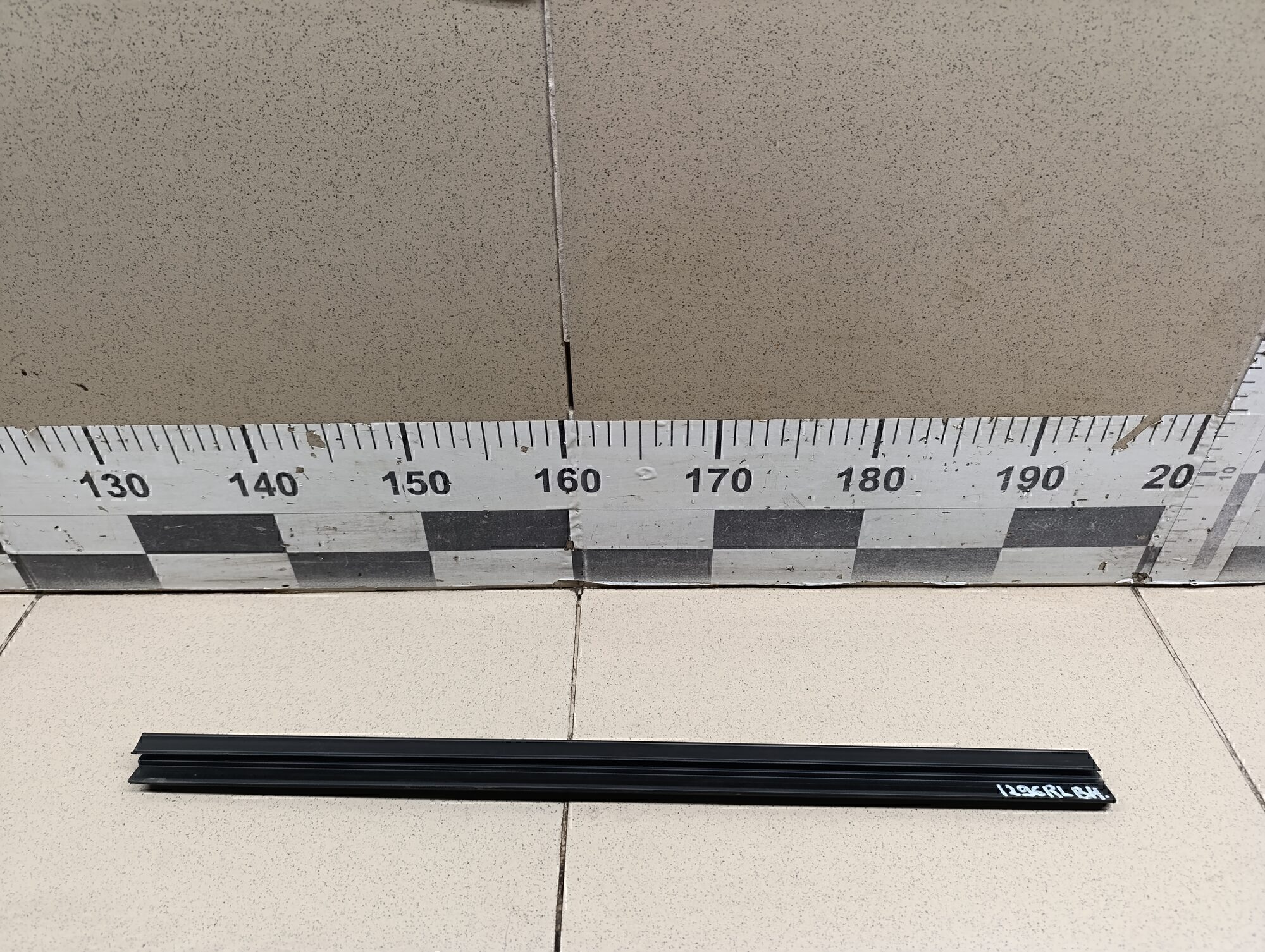 Накладка стекла заднего левого SKODA Fabia 2007-2015