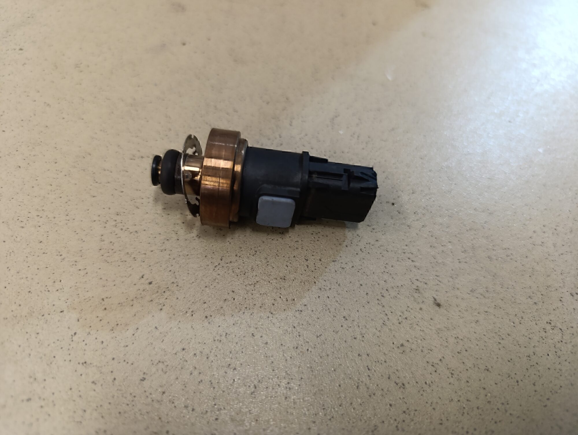 Датчик давления топлива TOYOTA RAV 4 2019>