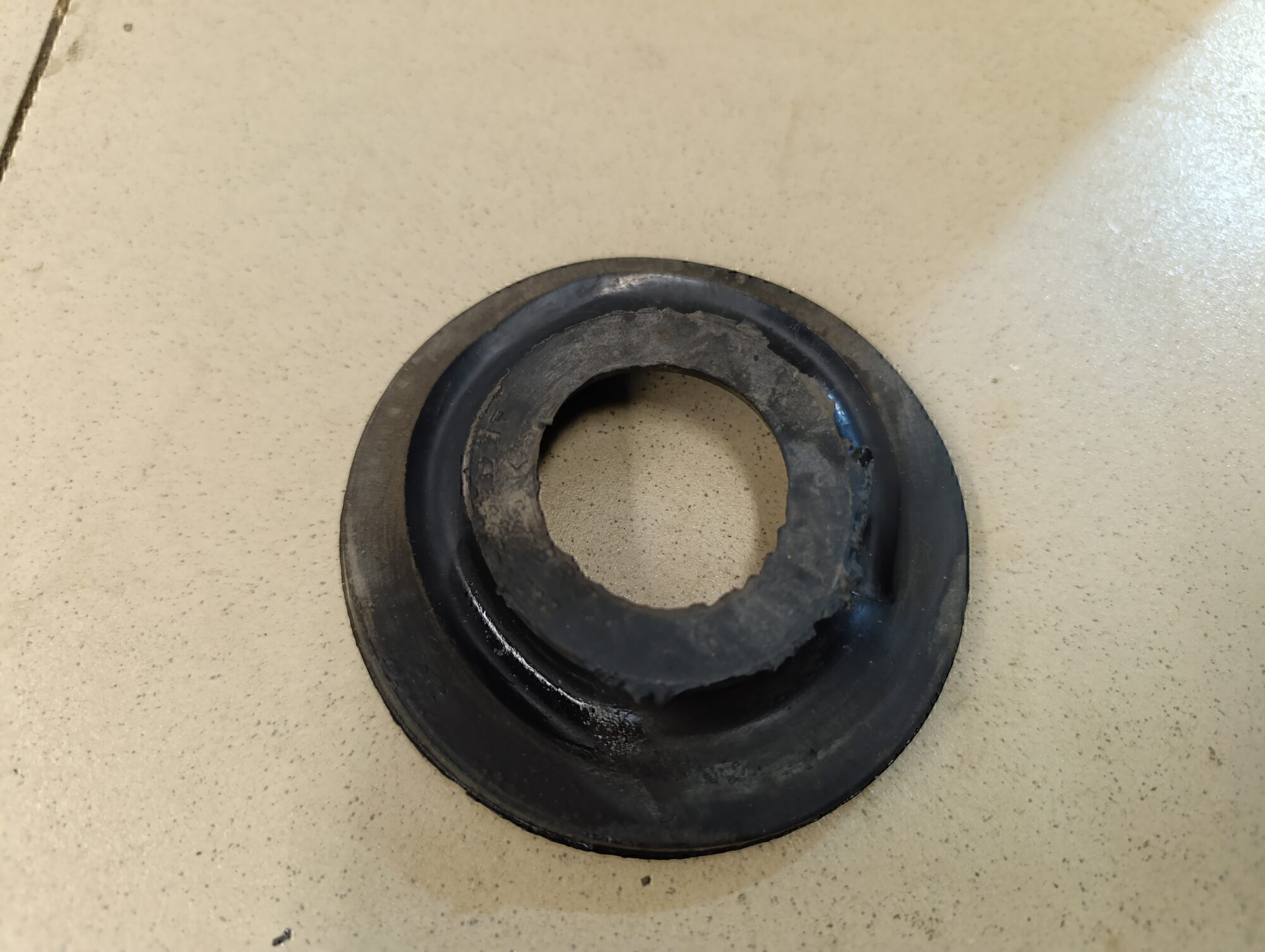 Опора задней пружины нижняя TOYOTA RAV 4 2019>