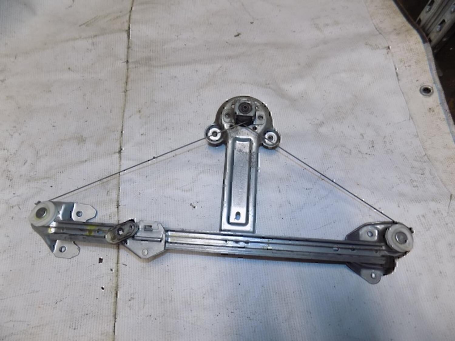 Стеклоподъемник механ. задний правый OPEL Astra H / Family 2004-2015