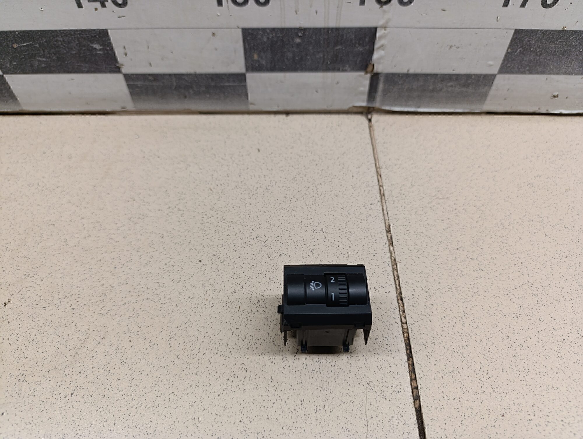 Кнопка корректора фар SKODA Fabia 2007-2015