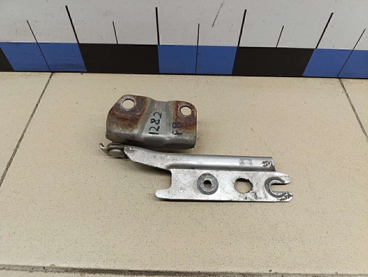 Петля капота правая FORD Ranger 2006-2012