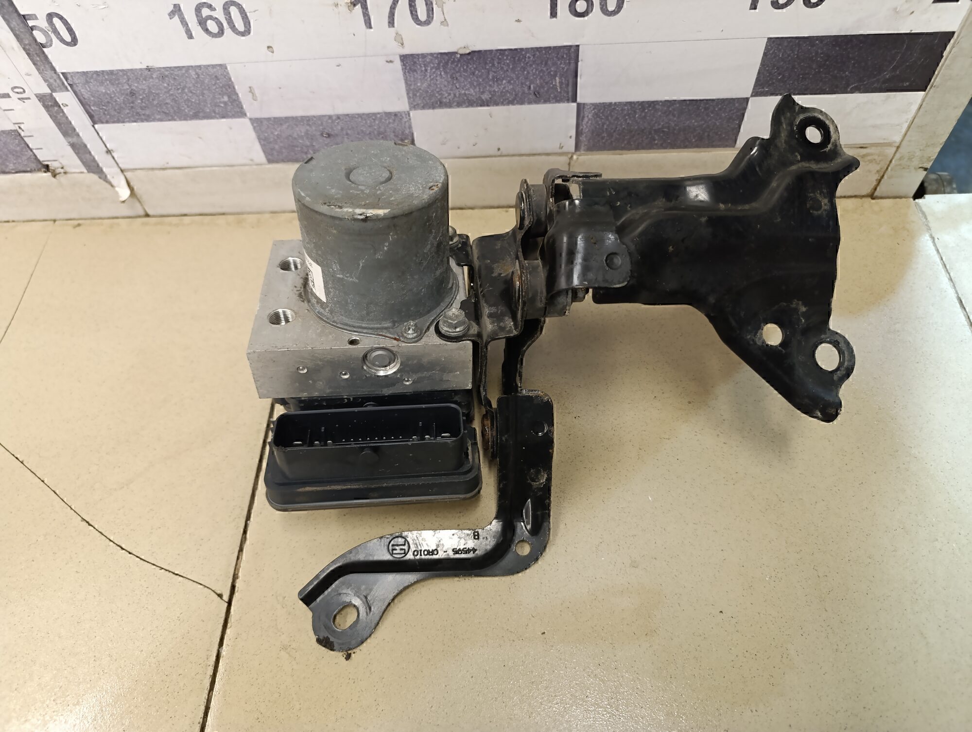 Блок ABS (насос) TOYOTA RAV 4 2019>