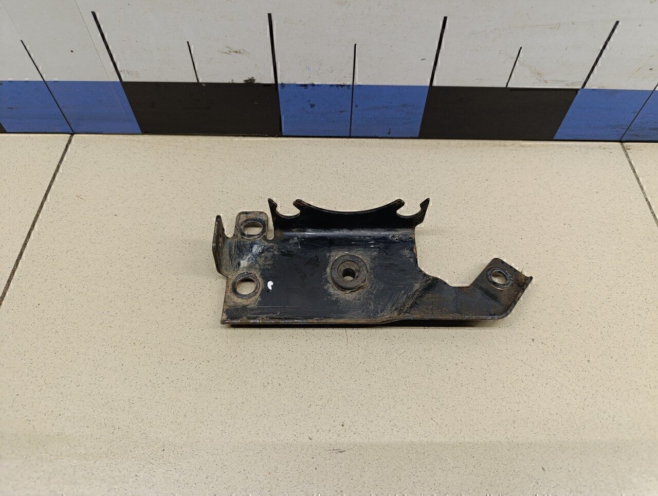 Кронштейн блока ABS (насос) FORD Ranger 2006-2012