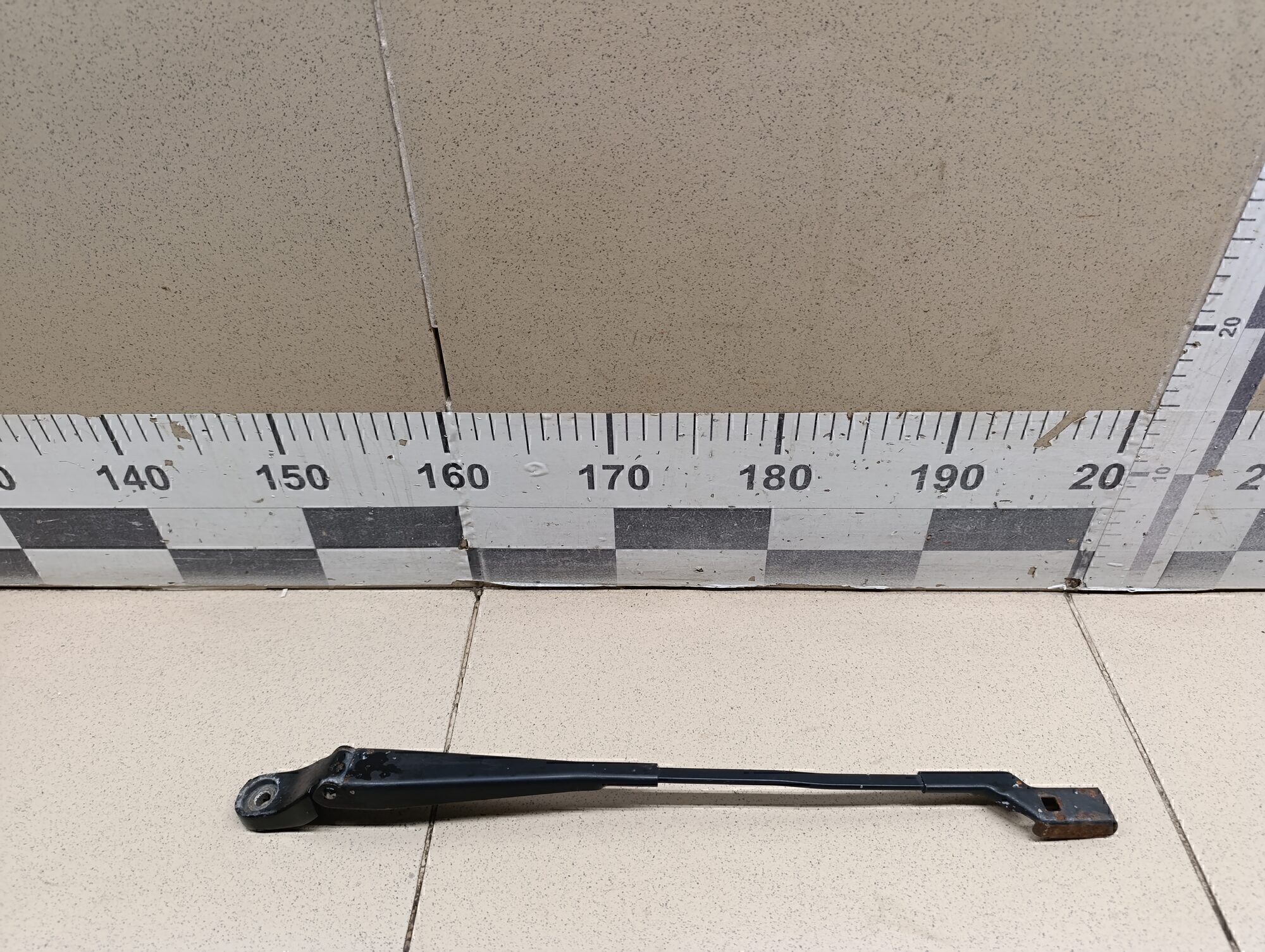 Поводок стеклоочистителя передний левый SKODA Fabia 2007-2015