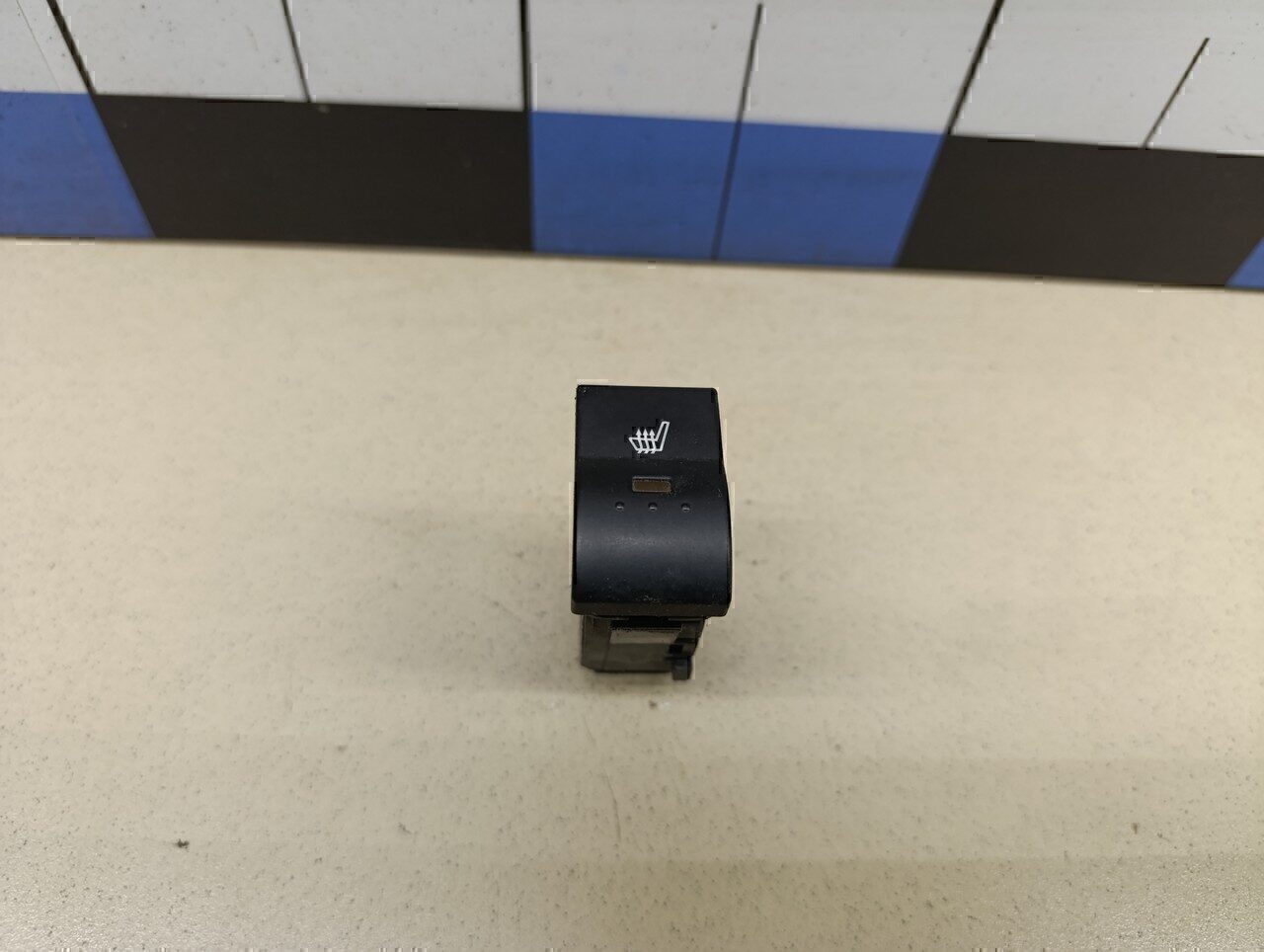 Кнопка обогрева сидений FORD Ranger 2006-2012