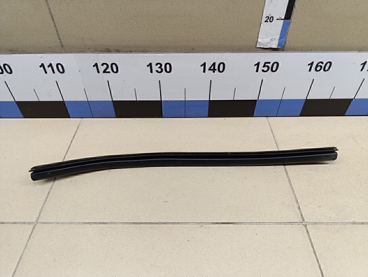 Накладка стекла заднего левого FORD Ranger 2006-2012