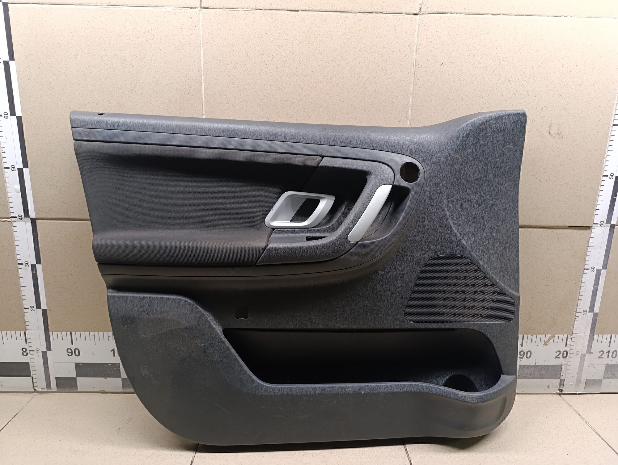 Обшивка двери передней левой SKODA Fabia 2007-2015