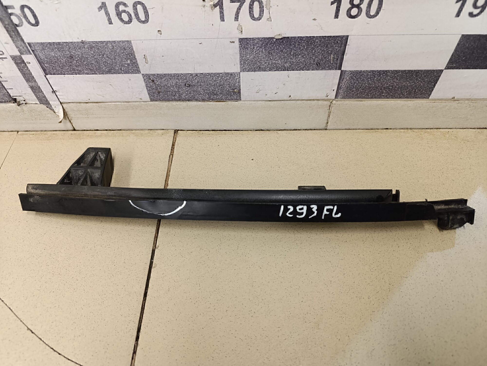 Направляющая стекла двери KIA Ceed 2012>