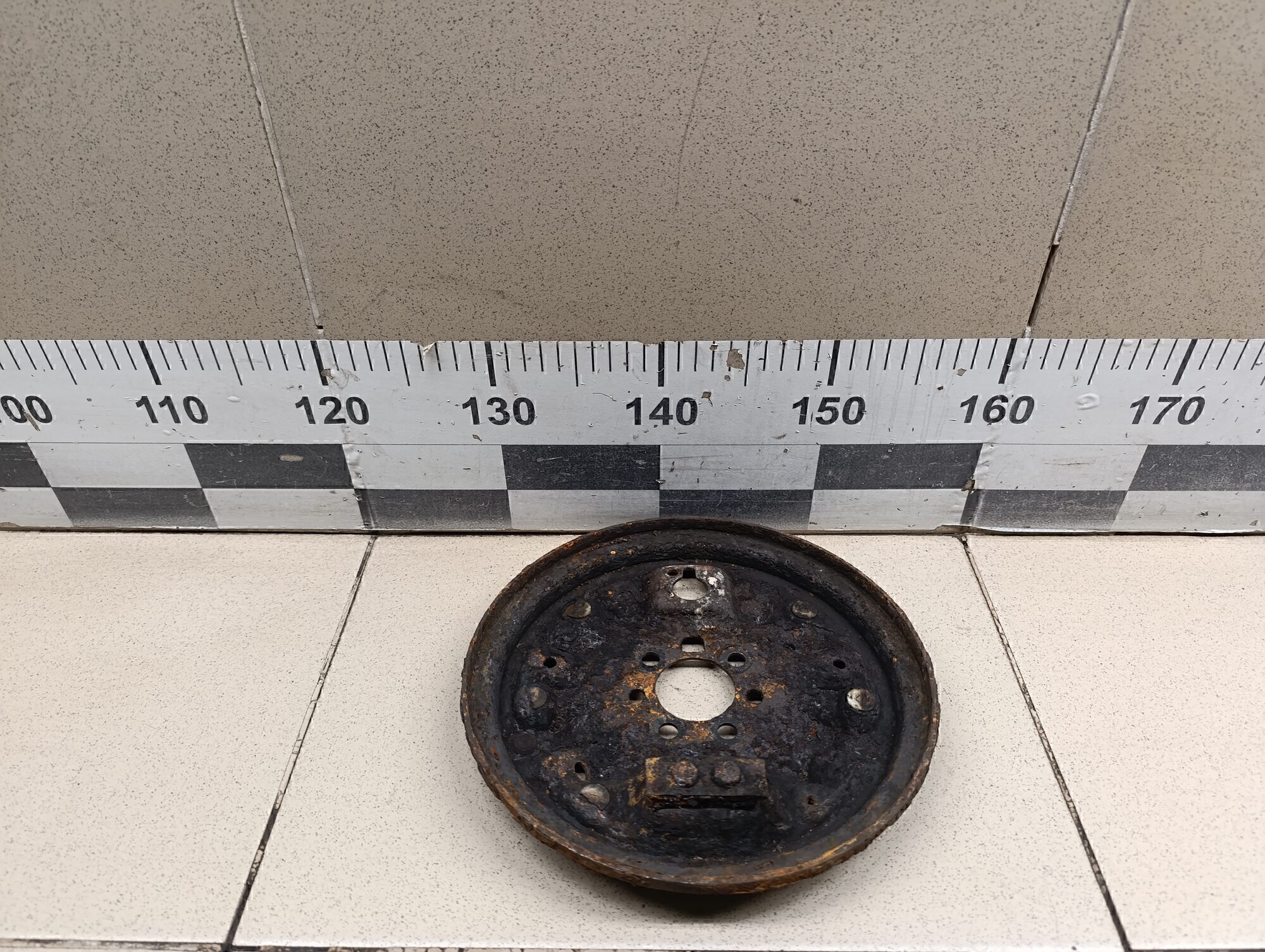 Щит опорный задний левый Audi Fabia 1999-2006