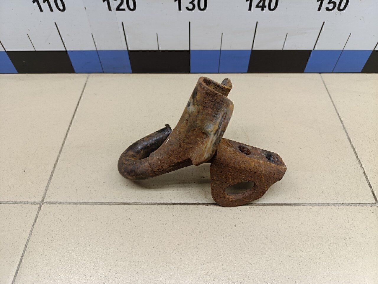 Крюк буксировочный FORD Ranger 1998-2006