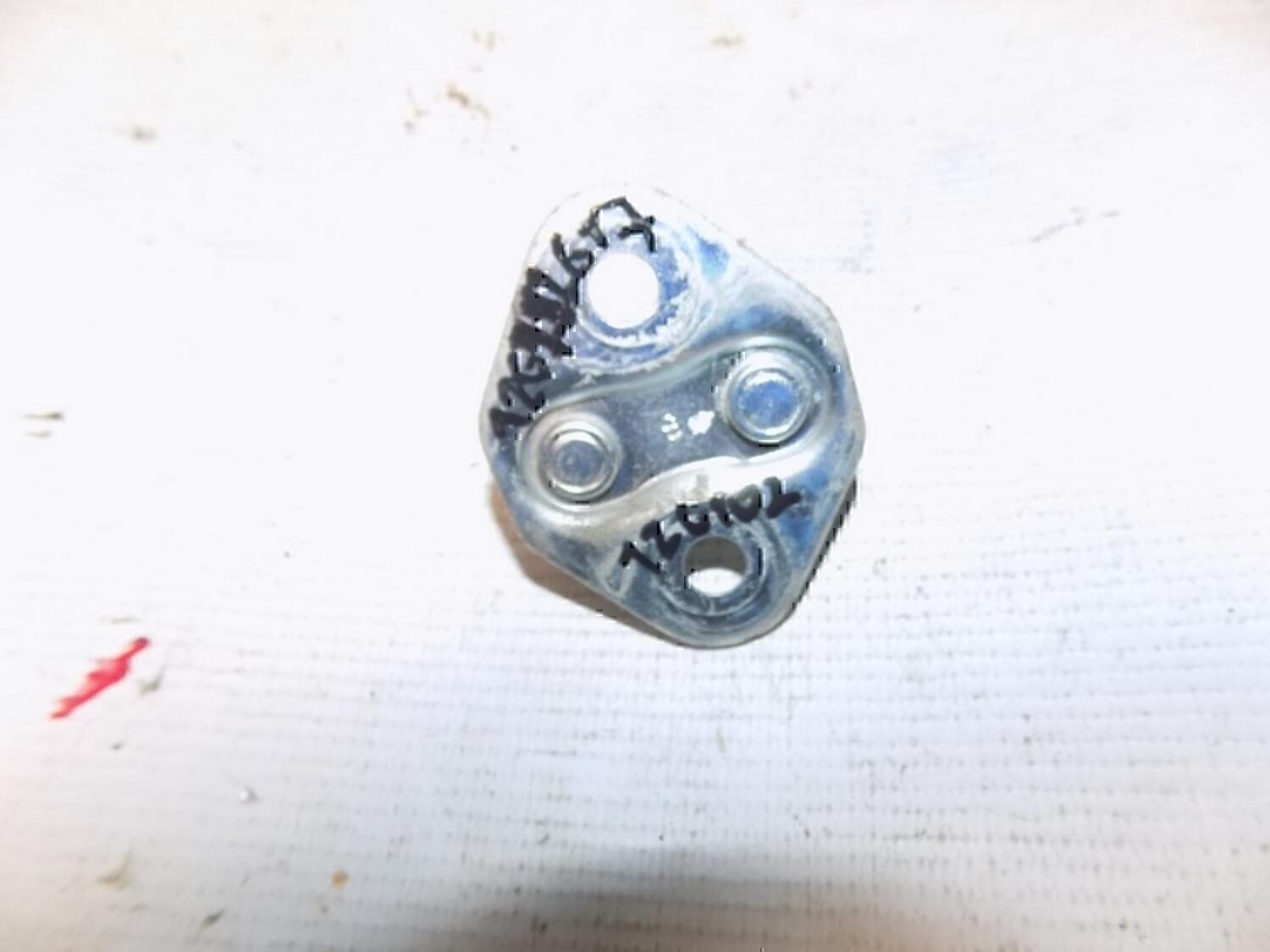 Ответная часть замка двери TOYOTA Corolla E12 2001-2006