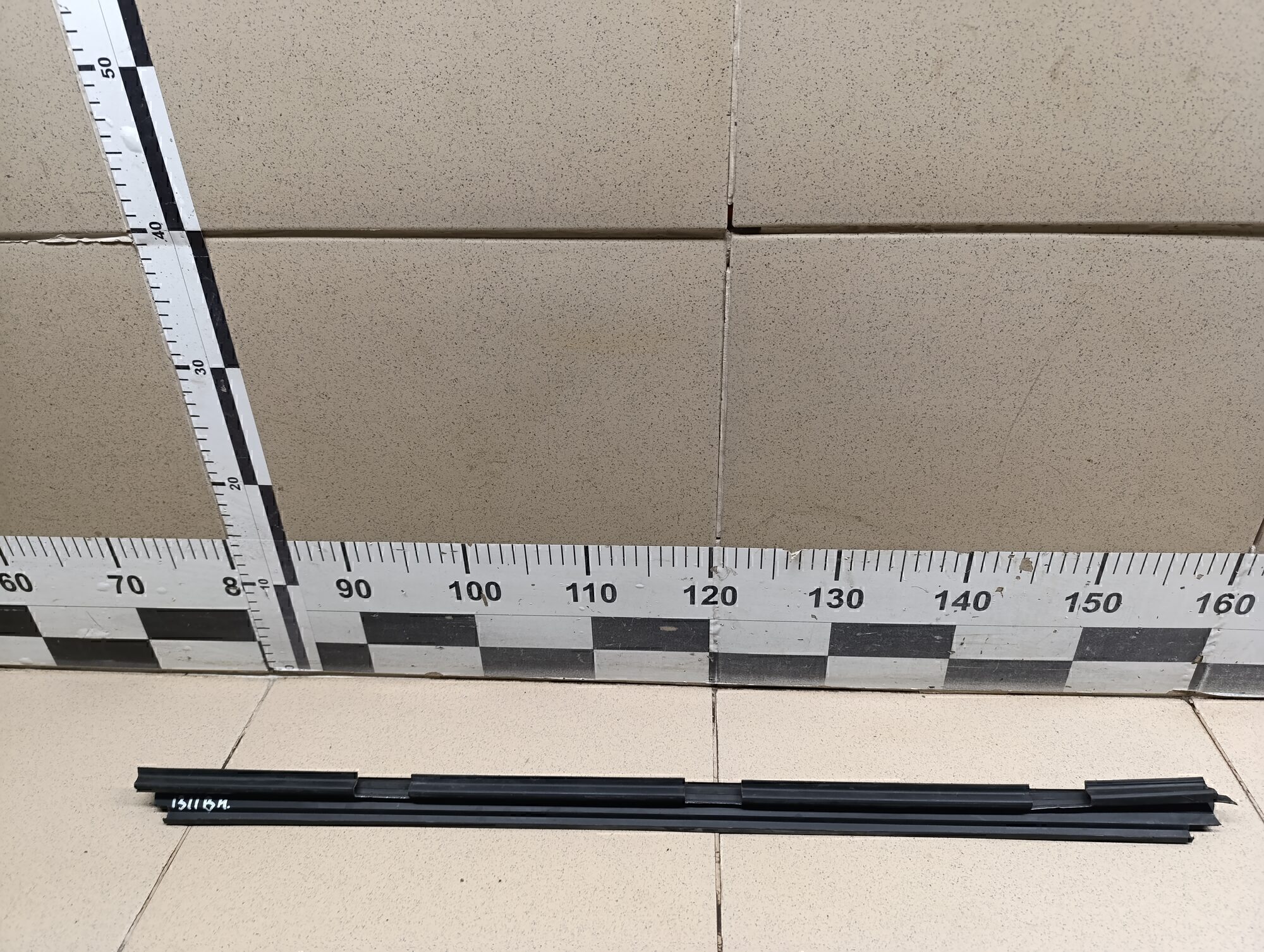 Уплотнитель стекла двери VW Passat [B5] 2000-2005