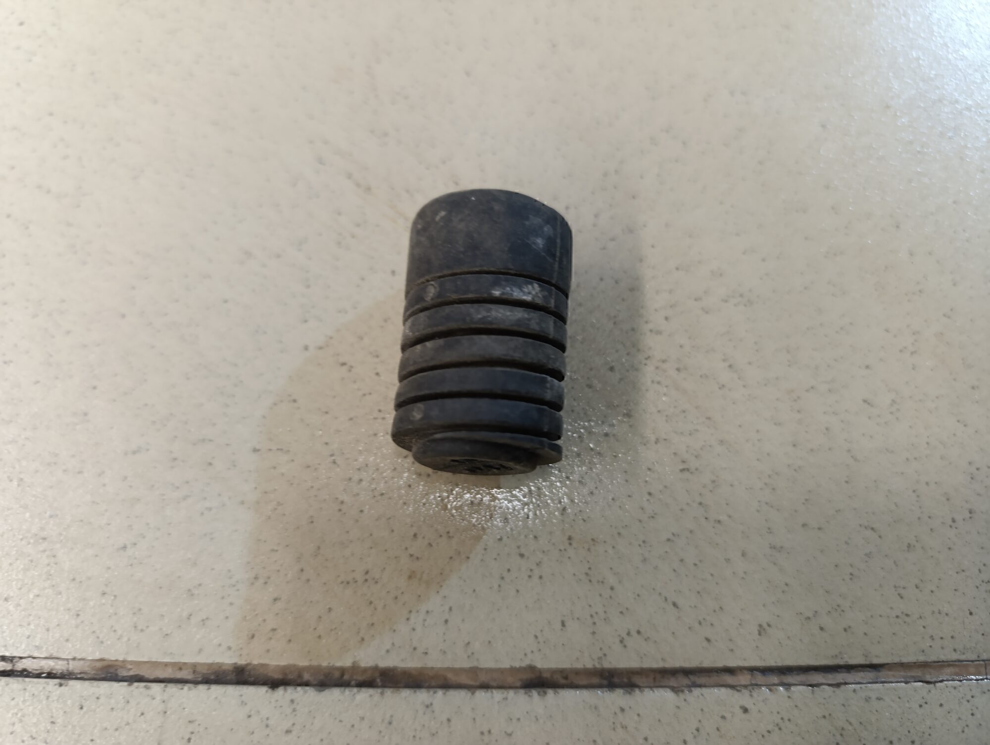 Отбойник крышки багажника HYUNDAI RIO 2005-2011