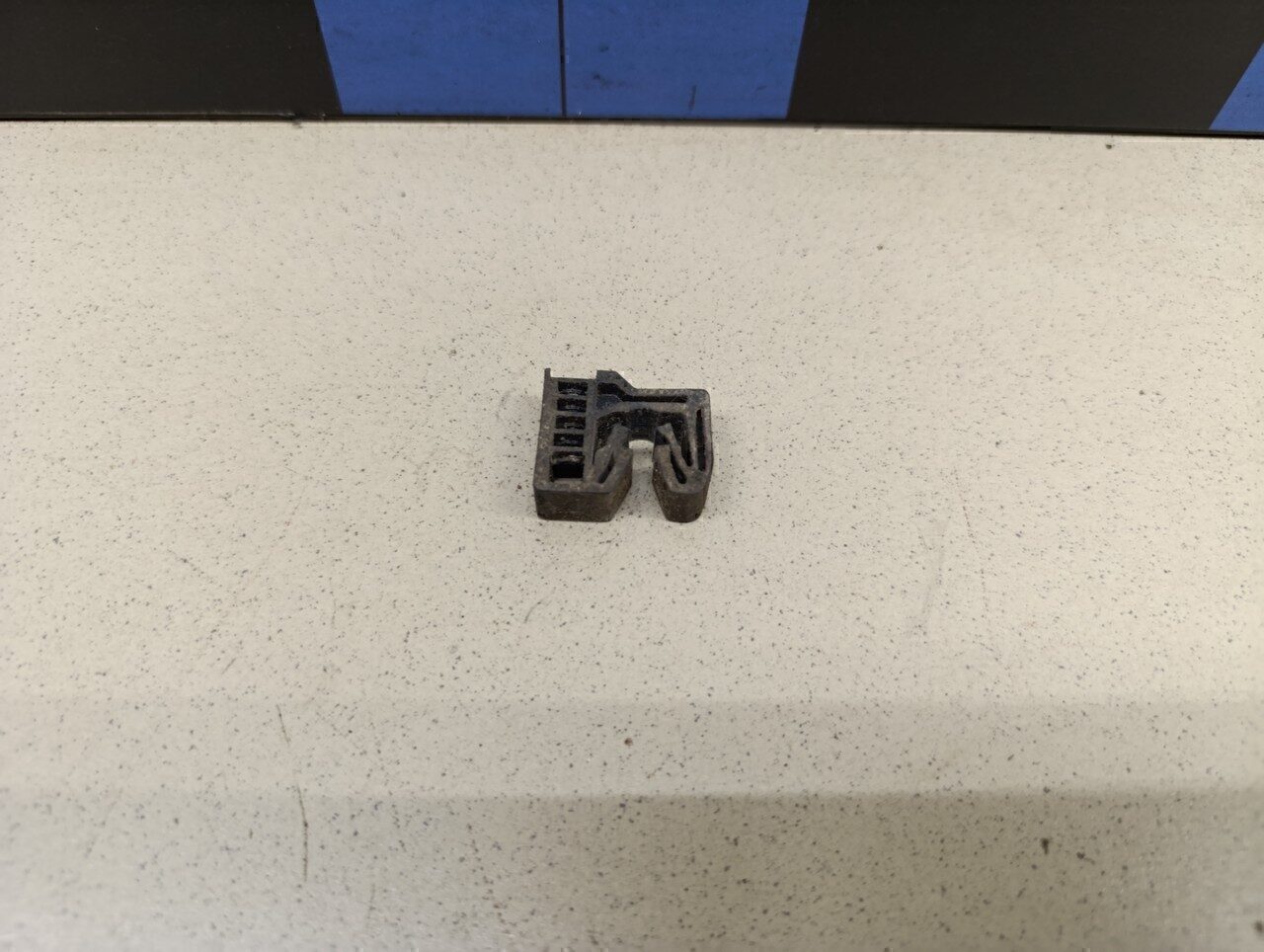 Фиксатор RENAULT Duster 2012>