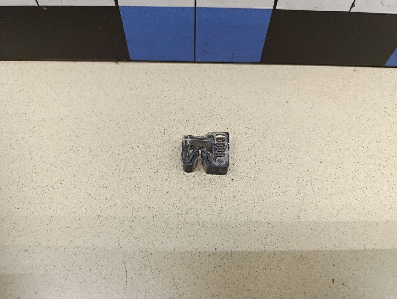 Фиксатор RENAULT Duster 2012>