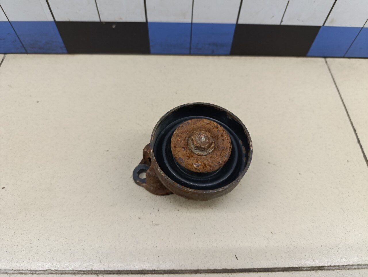 Кронштейн кондиционера HYUNDAI Accent II (+ТАГАЗ) 2000-2012