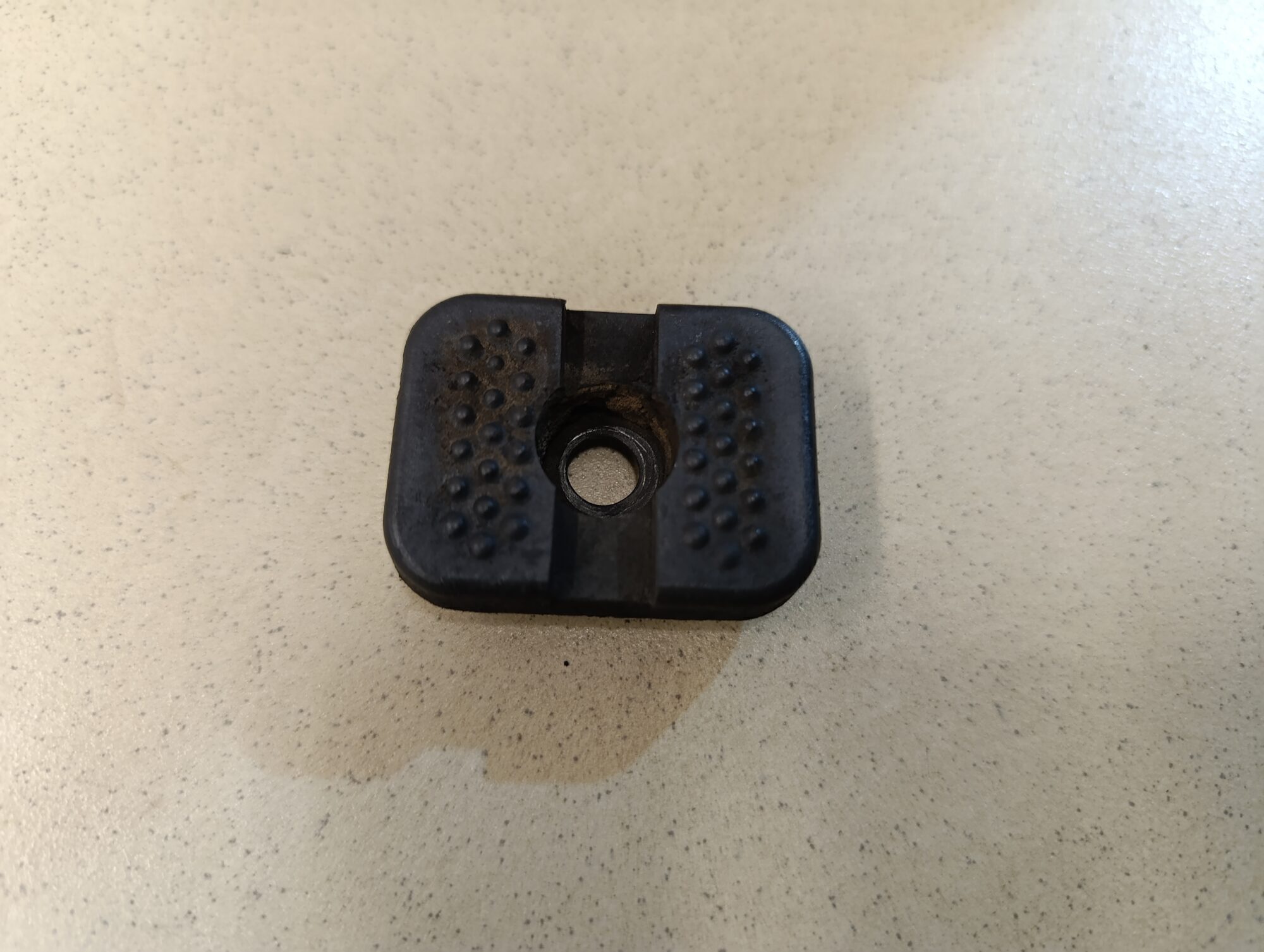 Отбойник крышки багажника SKODA Octavia (A7) 2013>