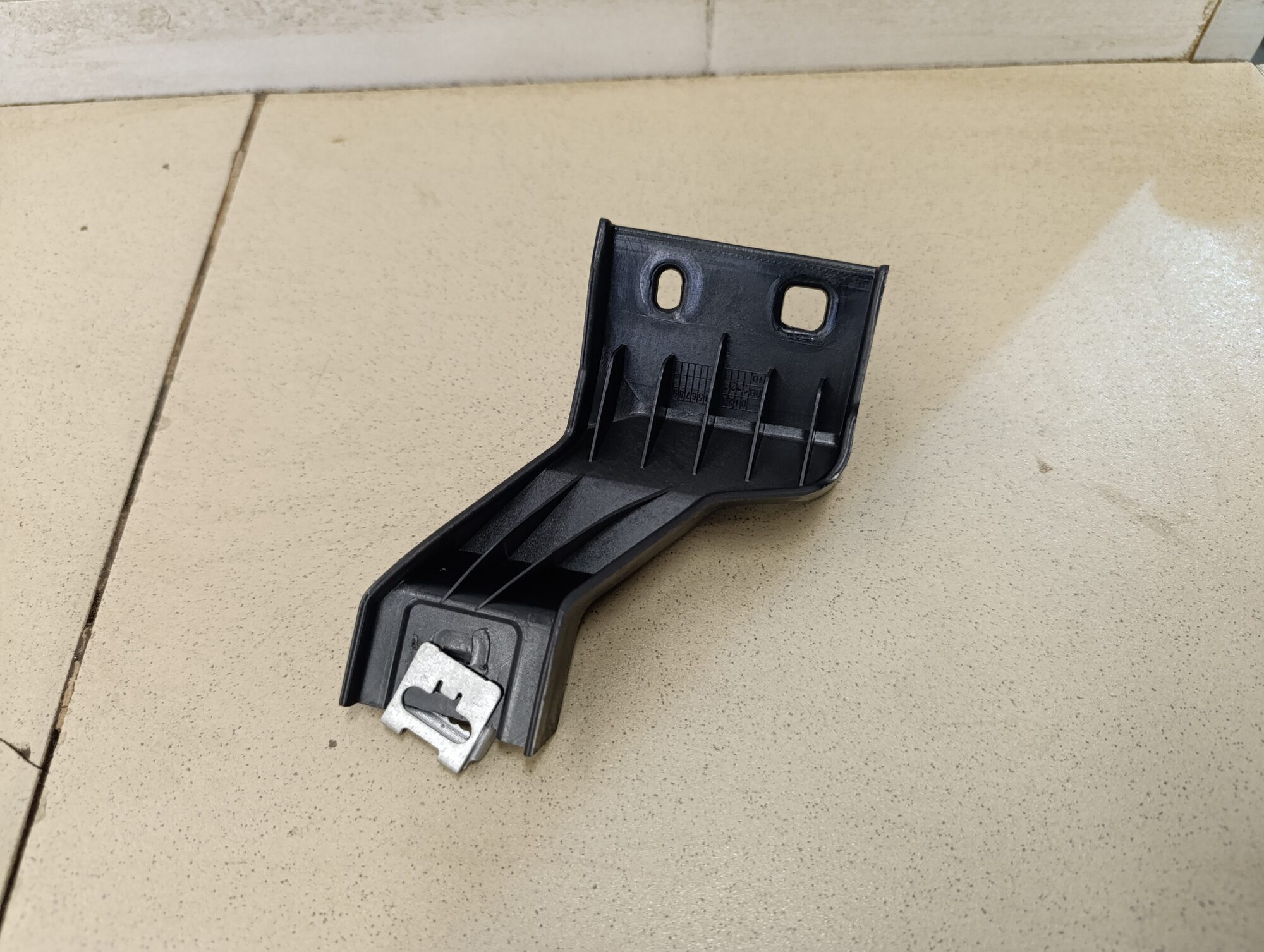 Кронштейн (сопут. товар) SKODA Octavia (A7) 2013>