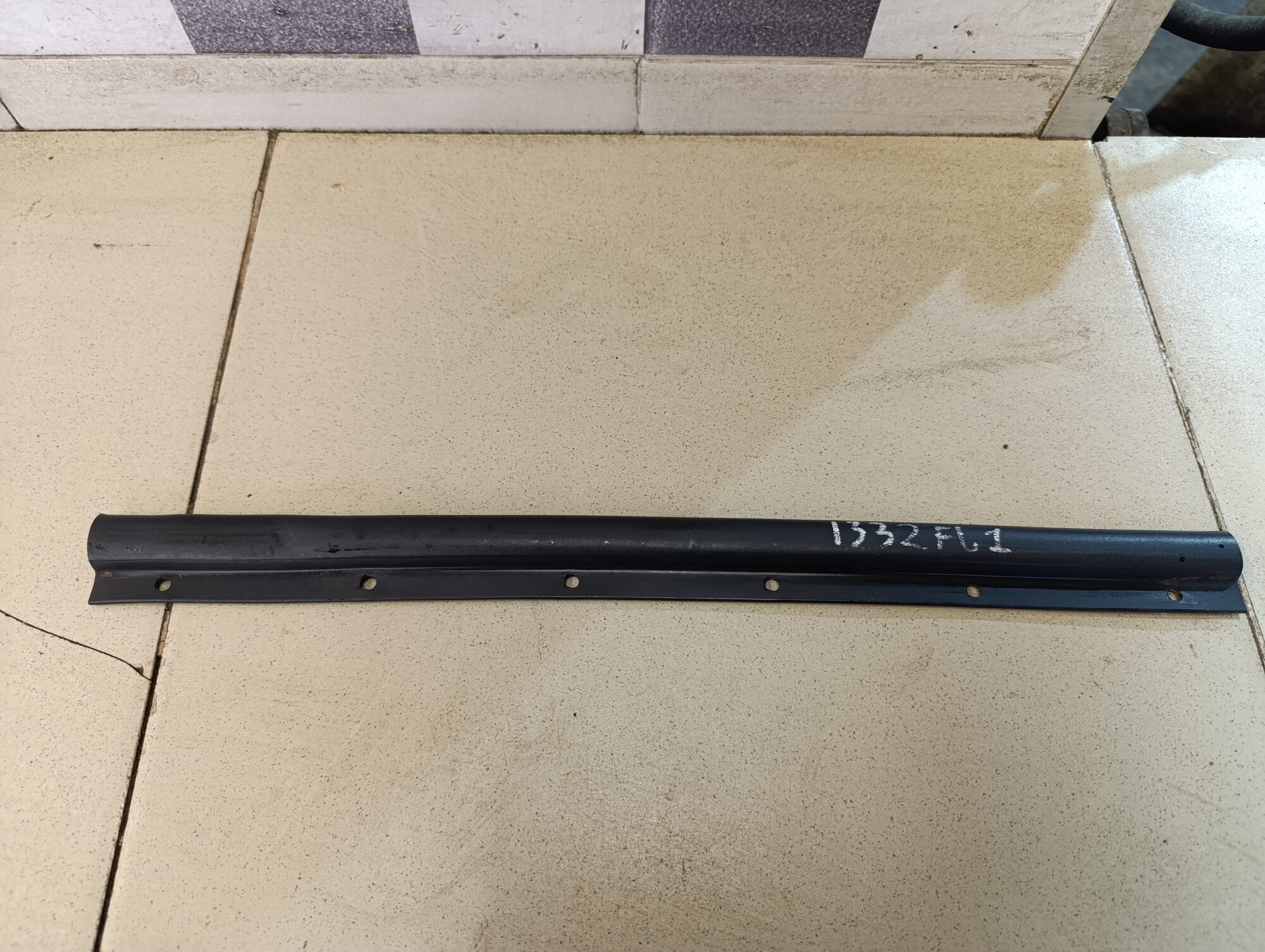 Уплотнитель капота SKODA Octavia (A7) 2013>