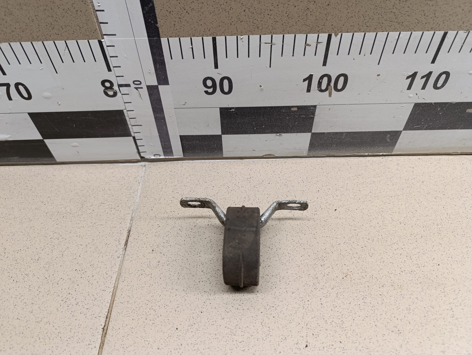 Кронштейн глушителя VW Passat [B5] 2000-2005