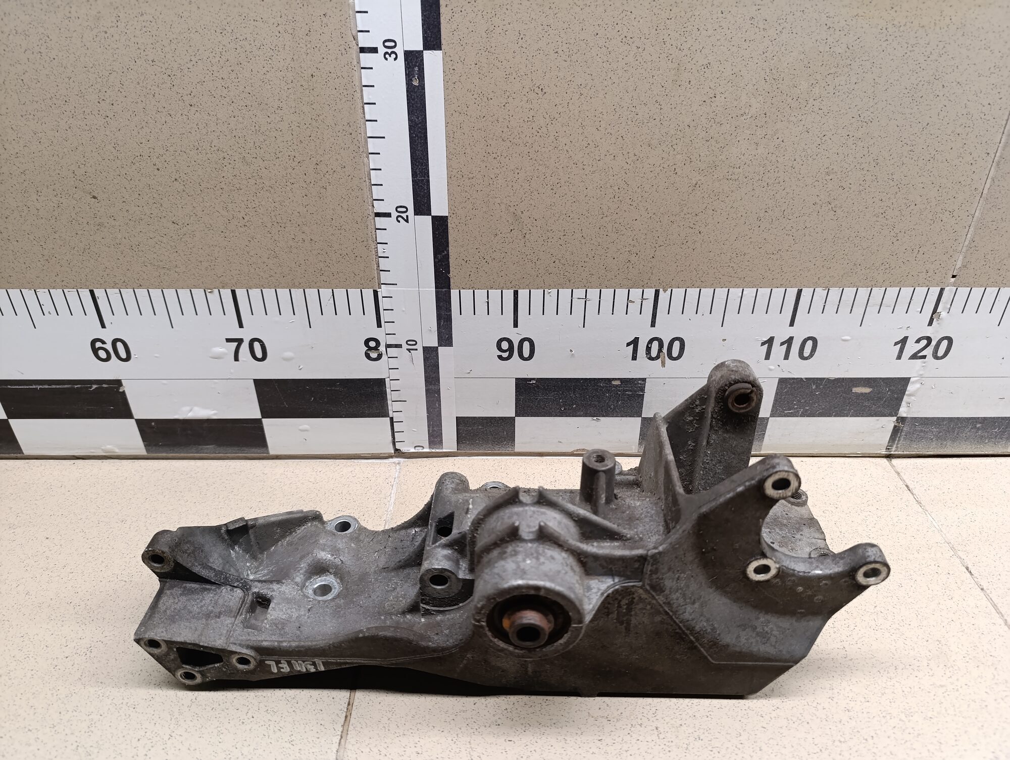 Кронштейн генератора VW Passat [B5] 2000-2005