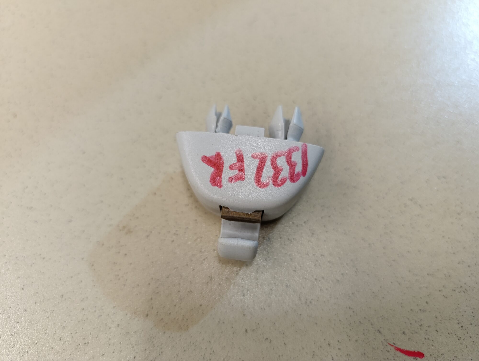 Кронштейн солнцезащитного козырька SKODA Octavia (A7) 2013>