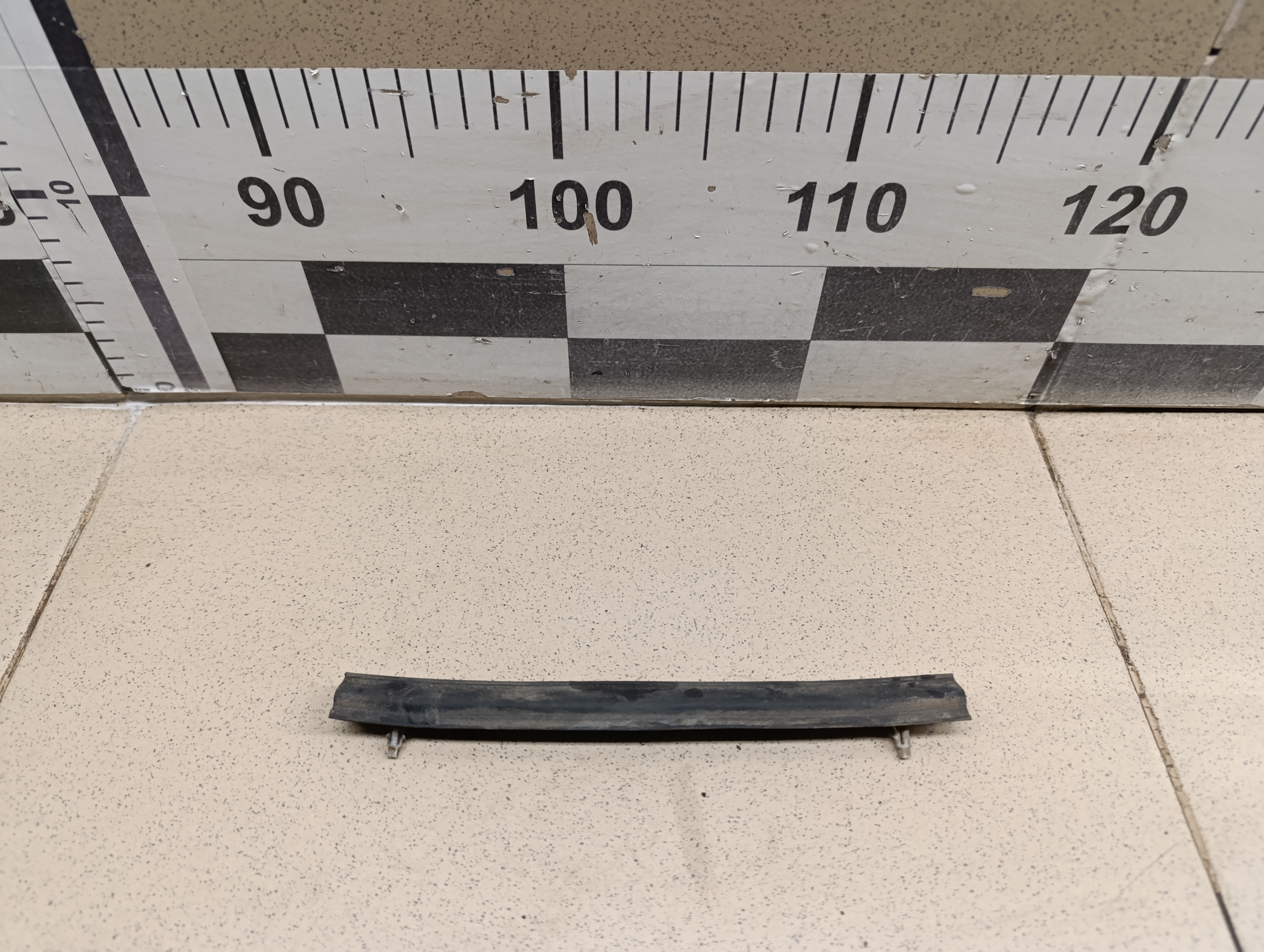 Уплотнитель капота NISSAN Almera (G15) 2013>