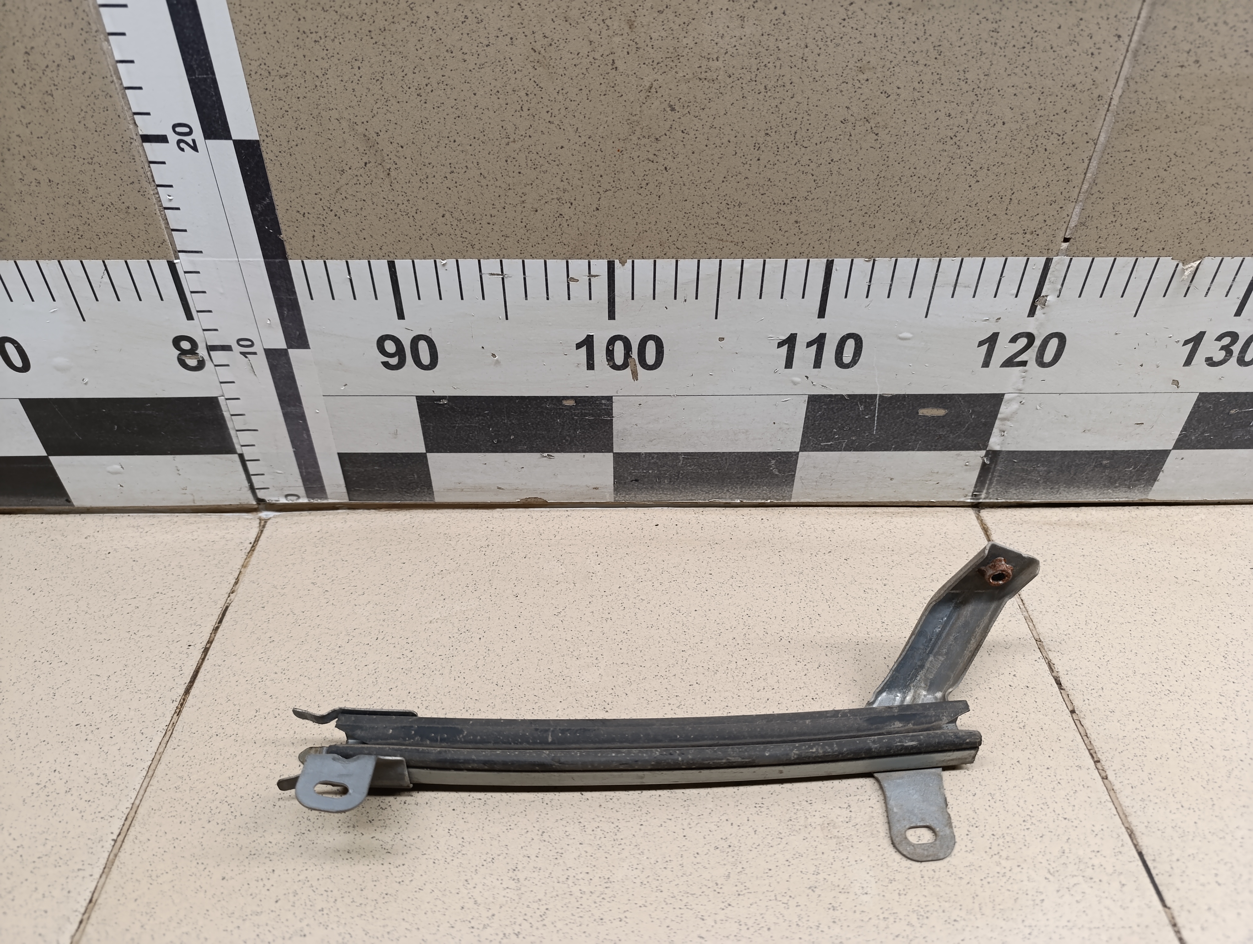 Направляющая стекла двери NISSAN Almera (G15) 2013>