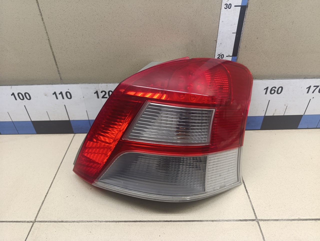 Фонарь задний правый TOYOTA Yaris 2005-2011