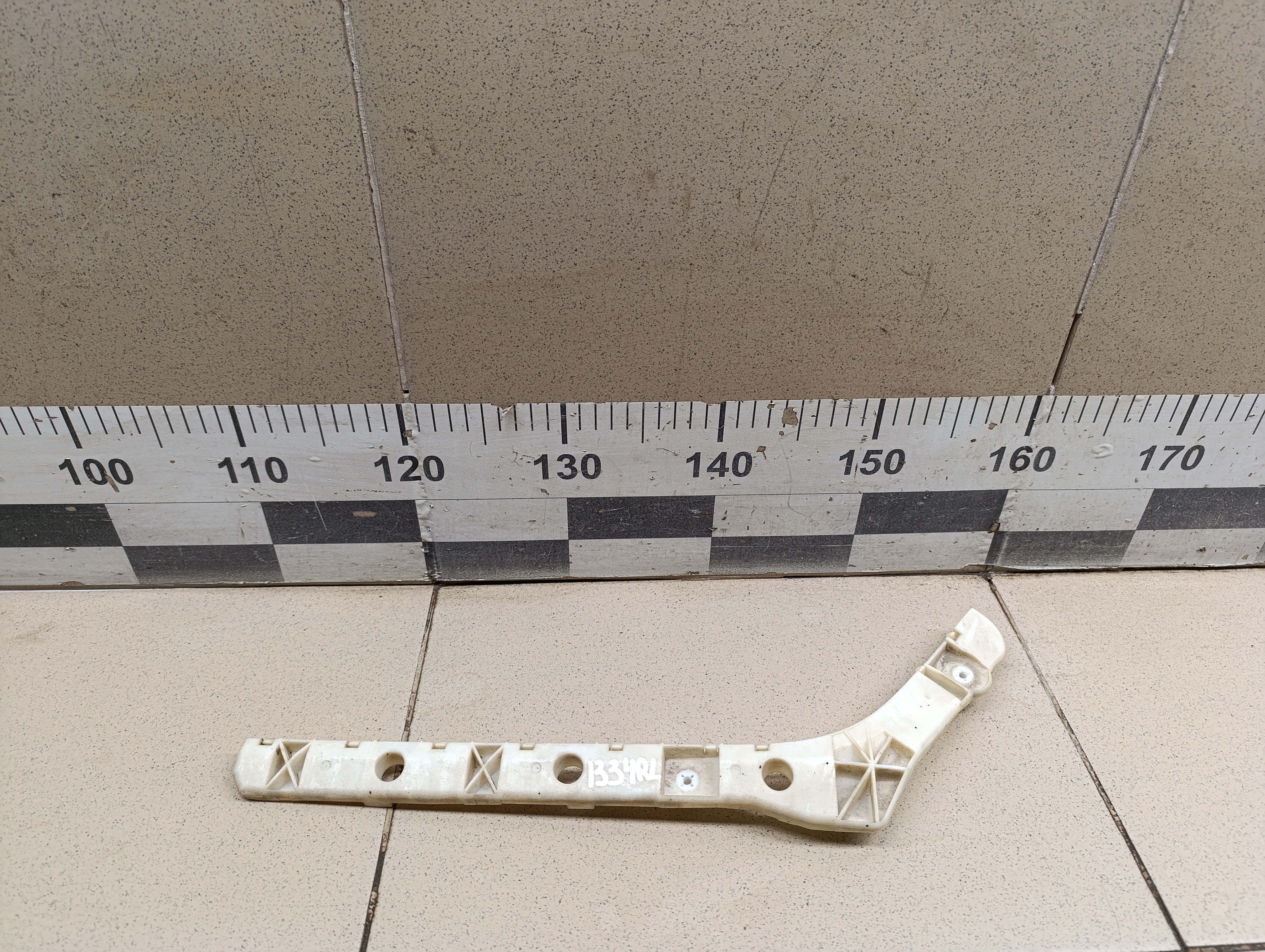 Направляющая заднего бампера левая NISSAN Almera (G15) 2013>