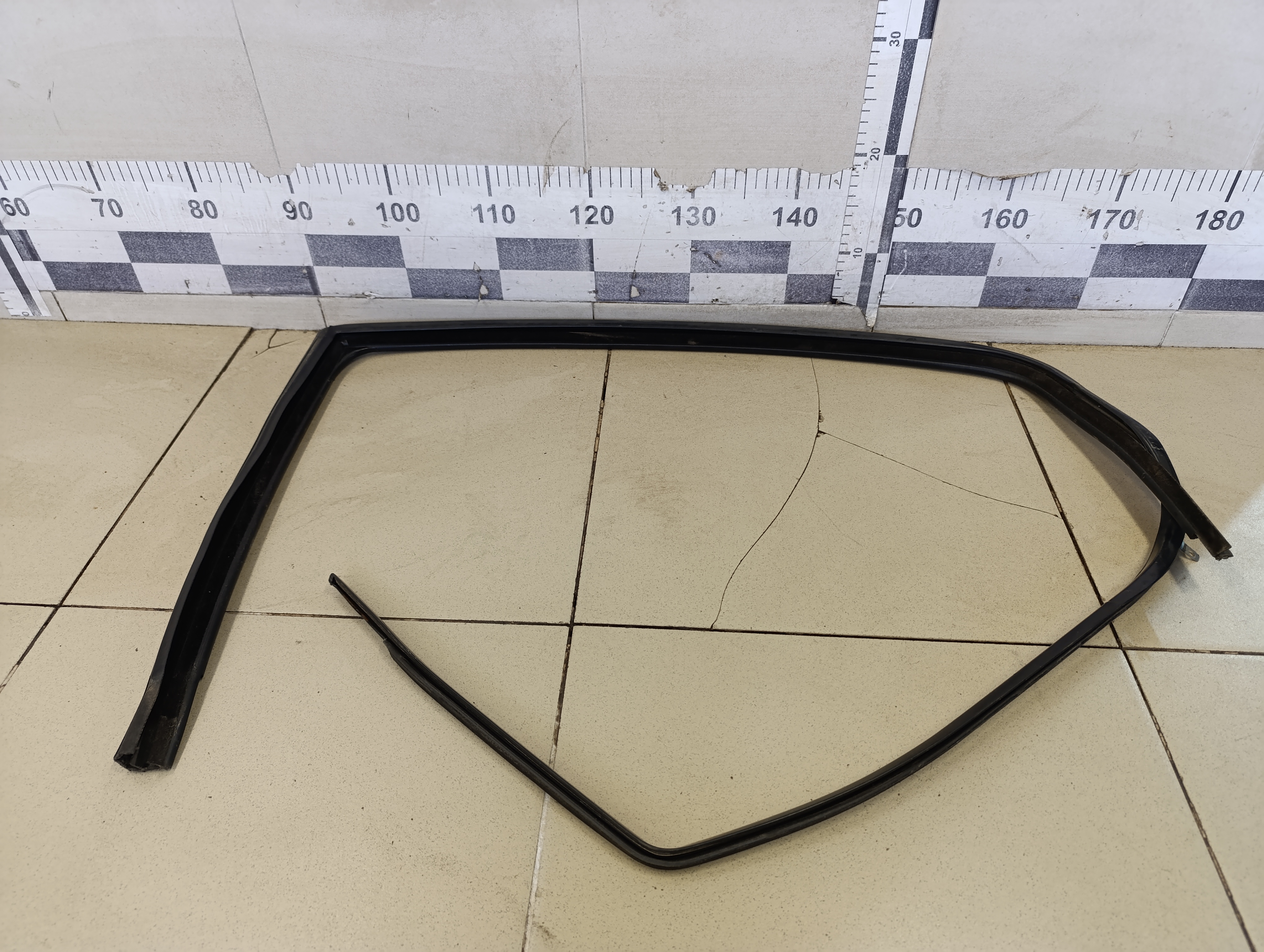 Накладка стекла заднего левого PEUGEOT 407 2004-2010