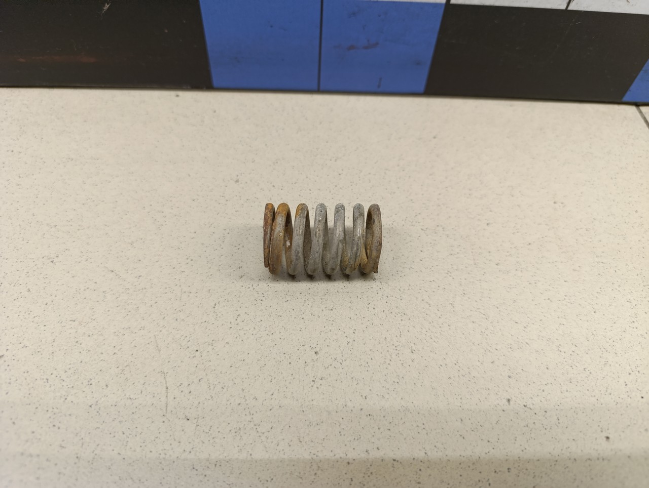 Пружина крепления глушителя TOYOTA Yaris 2005-2011