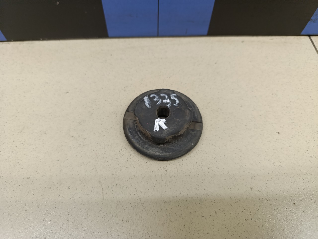 Опора заднего амортизатора TOYOTA Yaris 2005-2011