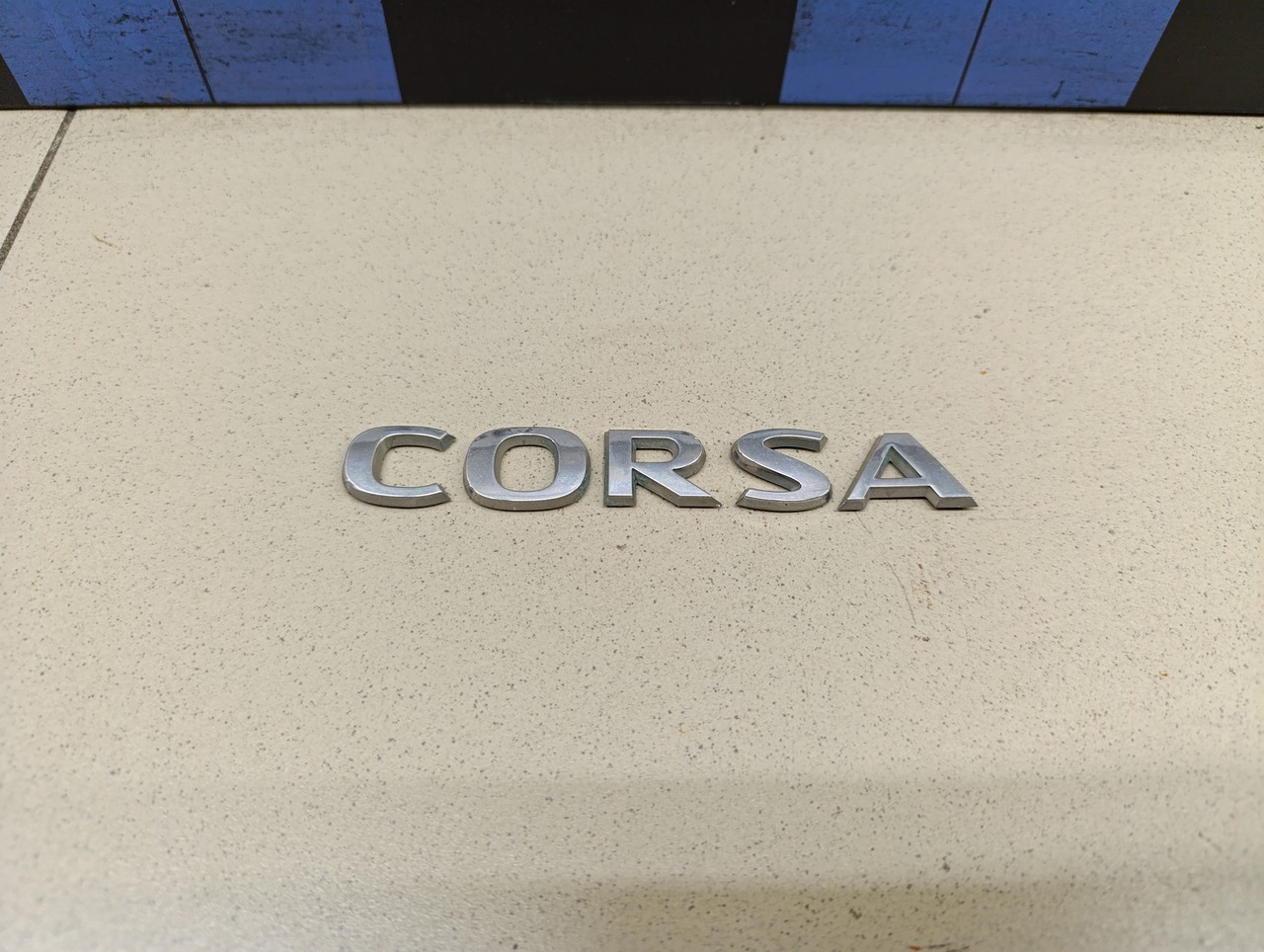 Эмблема на крышку багажника OPEL Corsa D 2006-2015