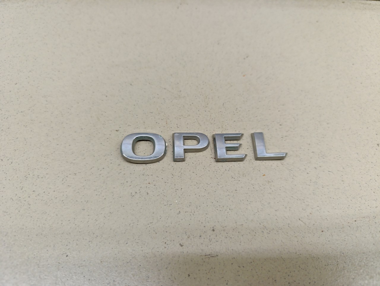 Эмблема на крышку багажника OPEL Corsa D 2006-2015