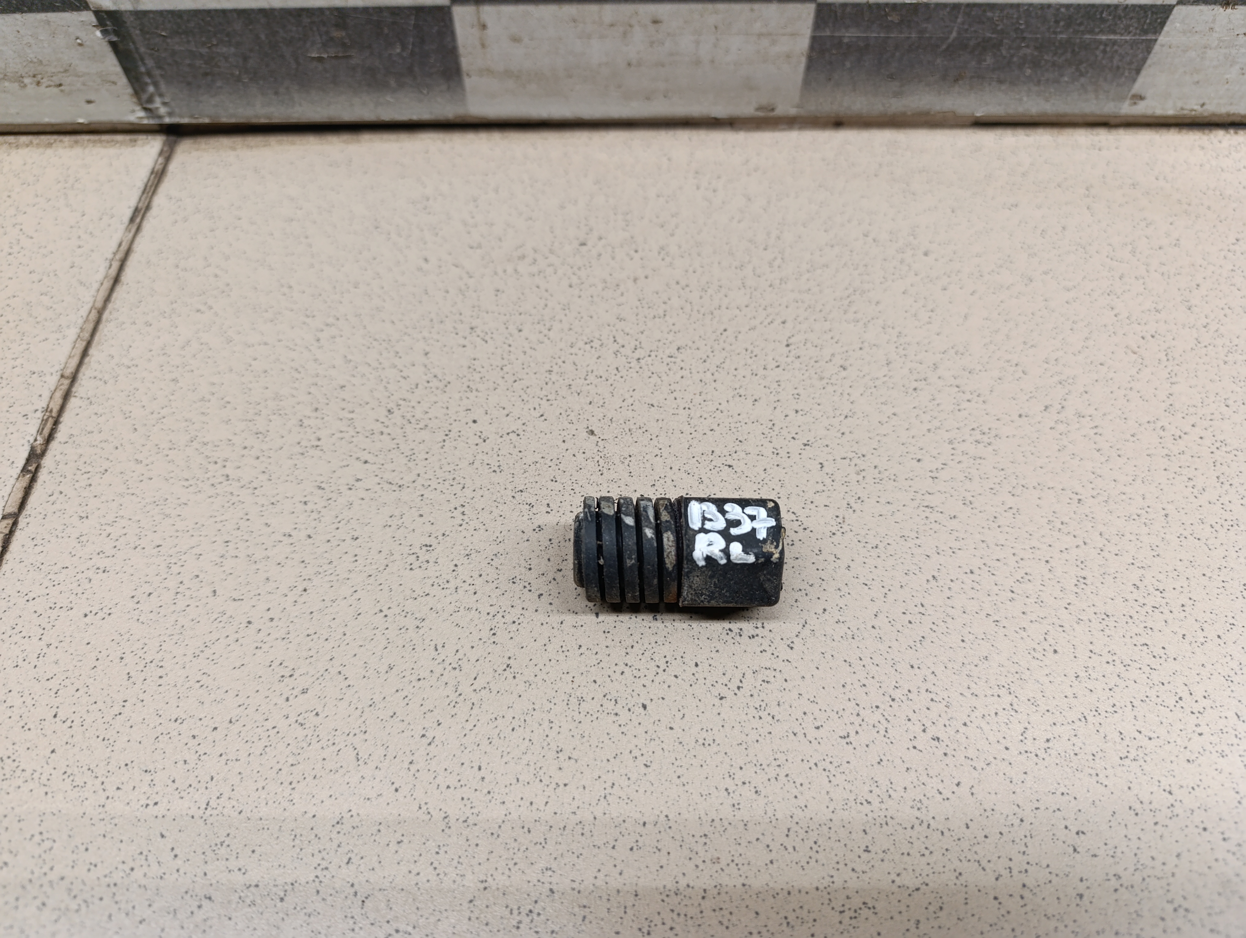 Отбойник крышки багажника Chery Tiggo 5 (T21) 2014-2020