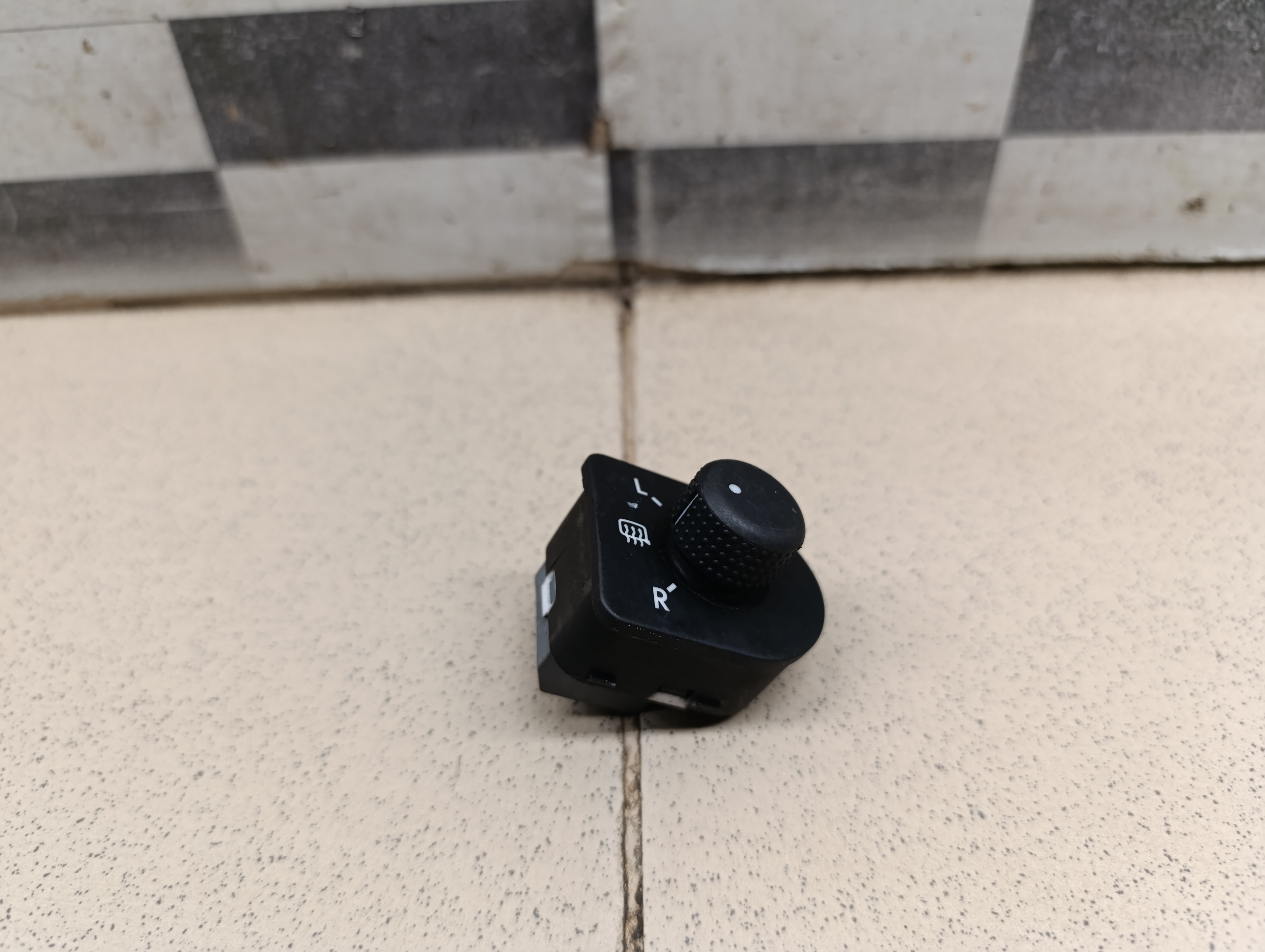 Переключатель регулировки зеркала Chery Tiggo 5 (T21) 2014-2020