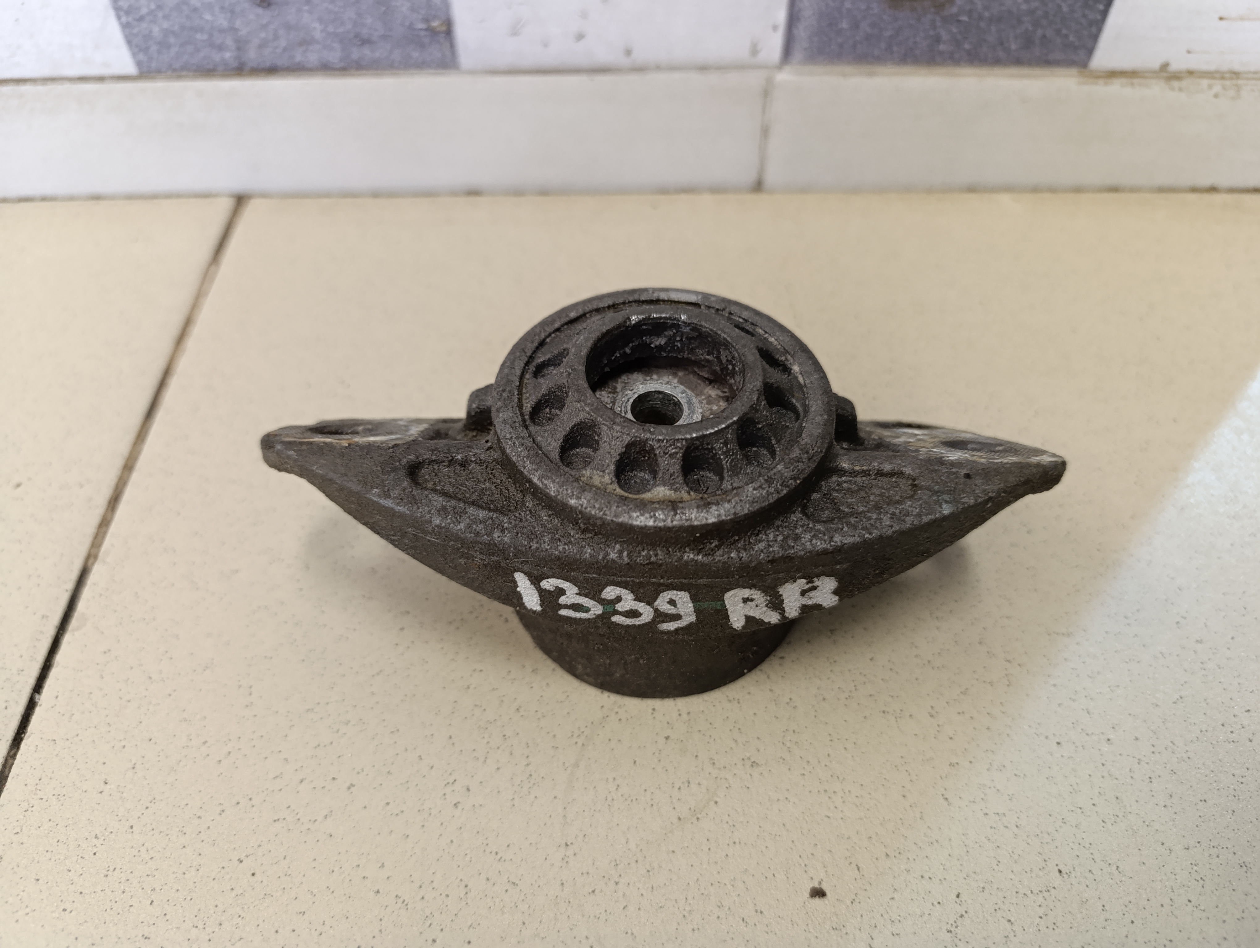 Опора заднего амортизатора Audi Passat [B6] 2005-2010